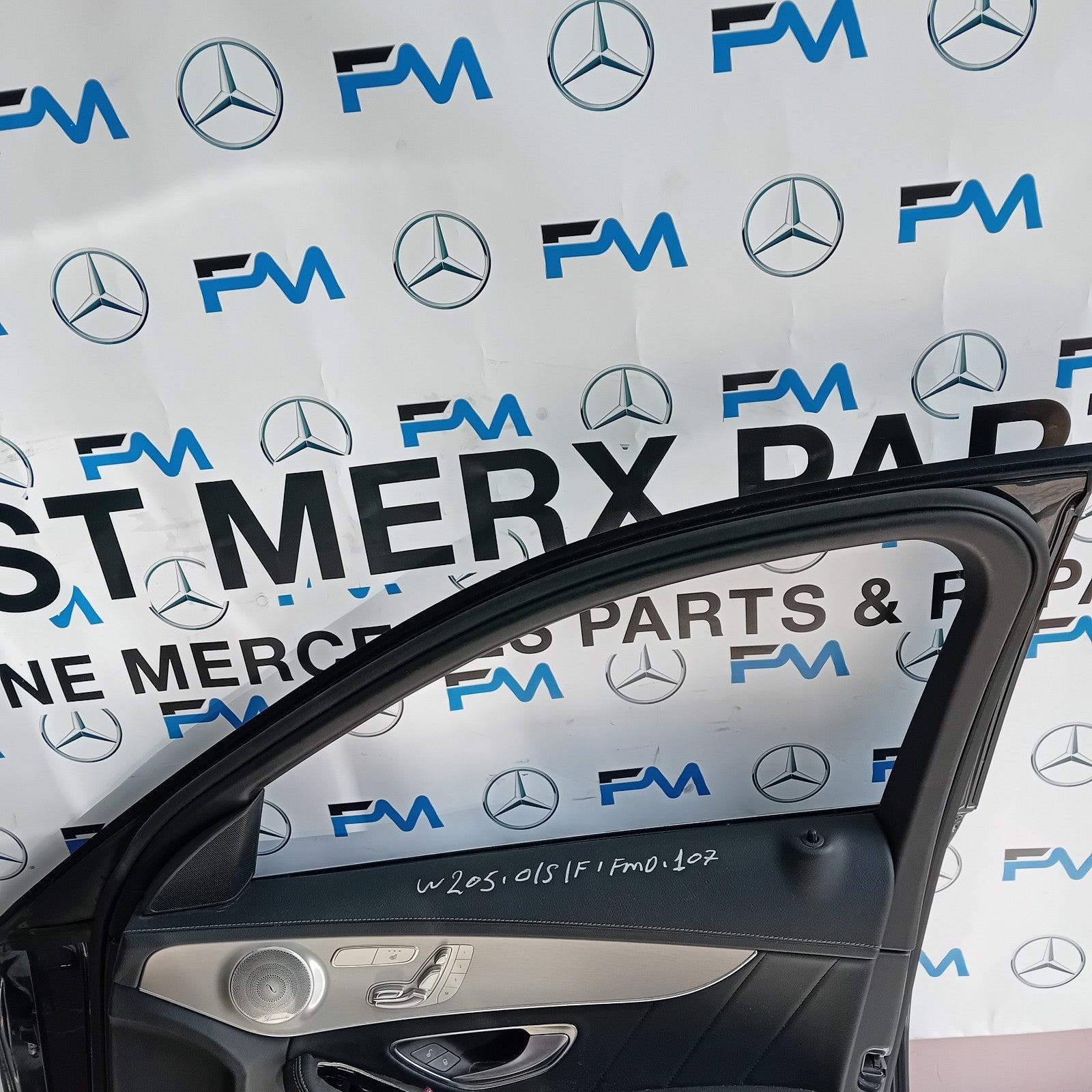 MERCEDES BENZ  C-CLASS W2O5 DRIVER SIDE FRONT DOOR O/S/F COMPLETE GREY FMD107