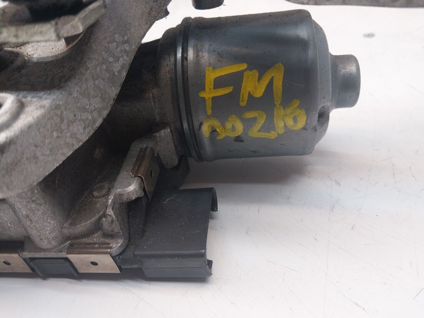 14-21 MERCEDES C CLASS WINDSCREEN WIPER MOTOR & LINKAGE FRONT A2058200940FM00216