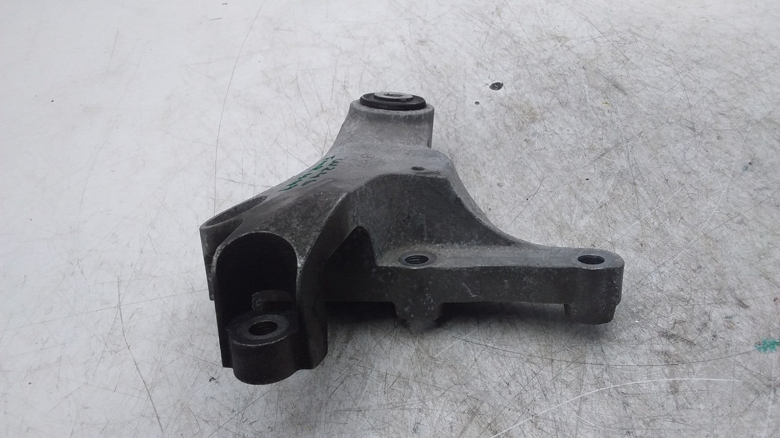MERCEDES BENZ A-CLS W176 ENGINE MOUNTING BRACKET A2462401809 FMR449