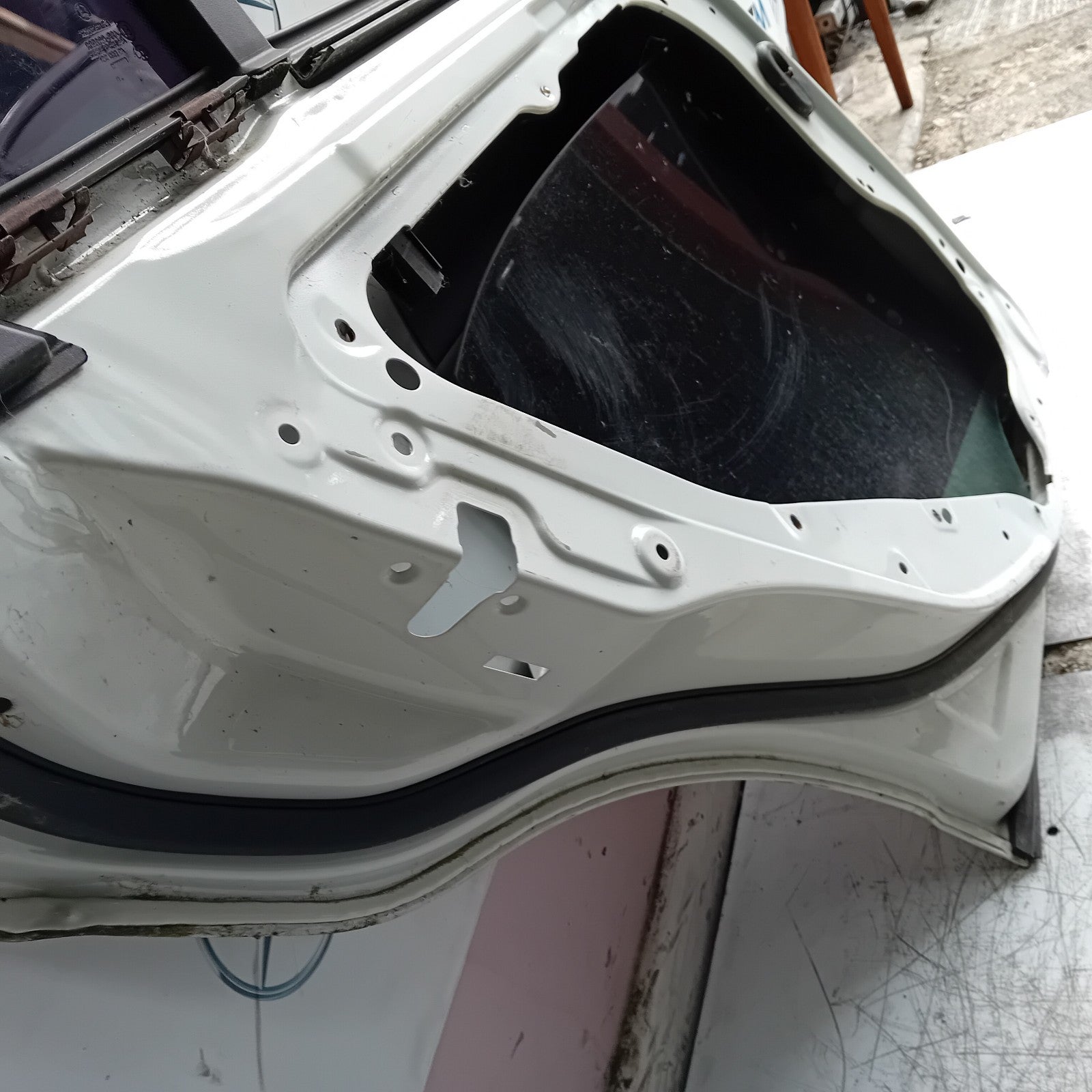 MERCEDES C-CLASS W204 SLN PASSENGER REAR DOOR NSR WHITE 2008-14 FMD426