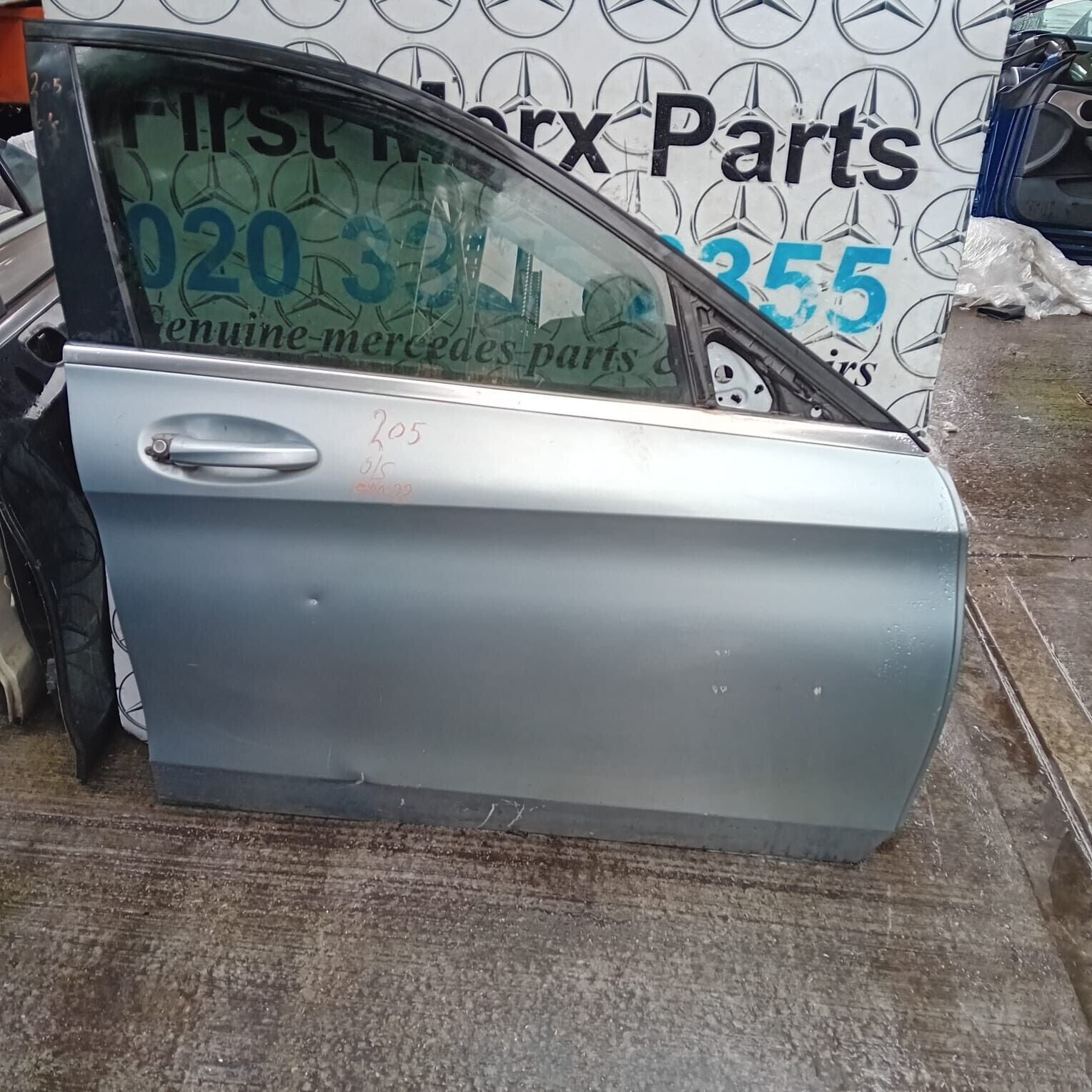 MERCEDES BENZ C-CLASS  W205  DRIVER SIDE FRONT DOOR ( OFF SIDE FRONT )