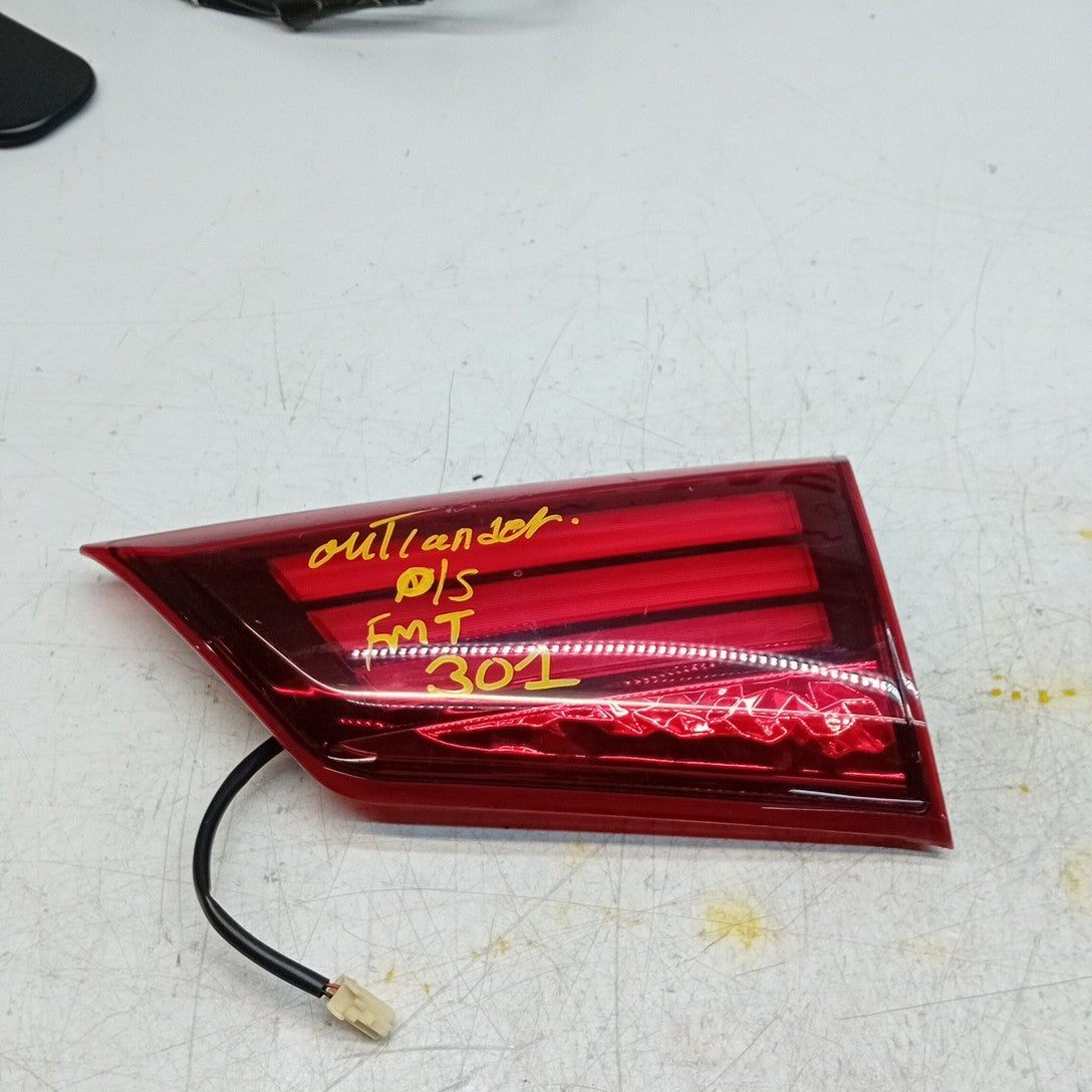 MITSUBISHI OUTLANDER MK3 DRIVER SIDE RIGHT REAR INNER TAIL LIGHT 2013 FMT301