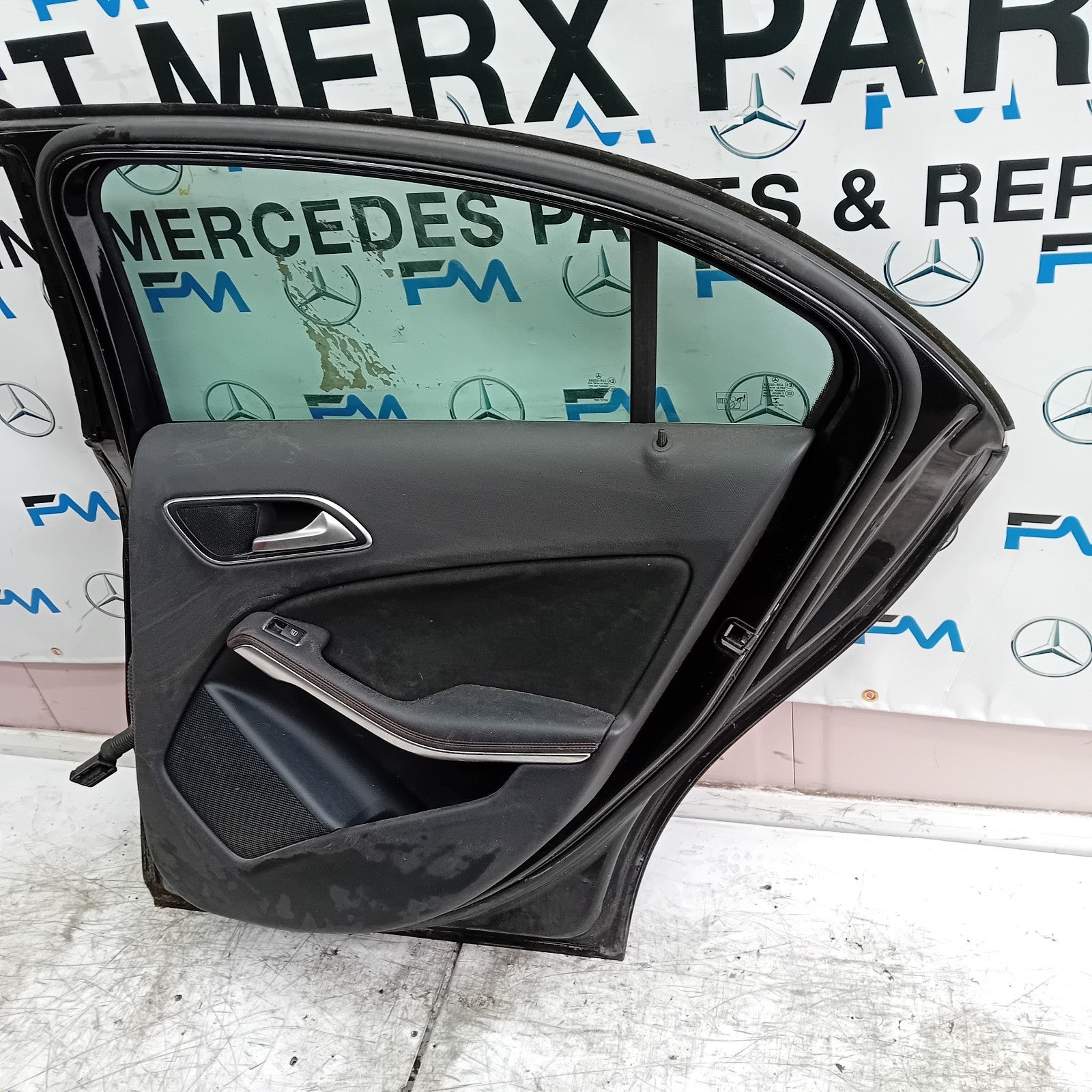 MERCEDES A-CLASS W176 SLN DRIVER REAR DOOR OSR BLACK 2012-18 COMPLETE FMD258