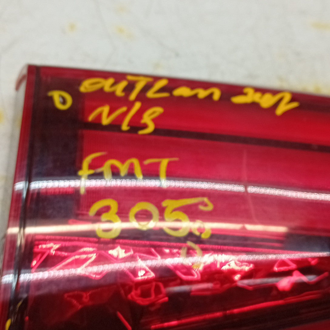 MITSUBISHI OUTLANDER MK3 PASSENGER SIDE LEFT REAR INNER TAIL LIGHT 2013 FMT305