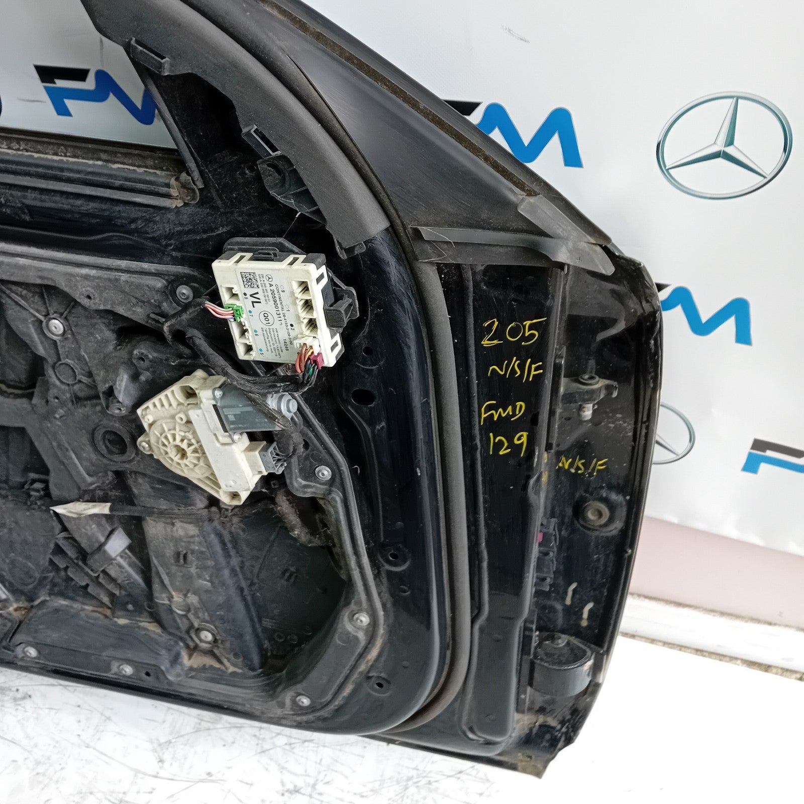 MERCEDES BENZ C-CLASS W205 PASSENGER SIDE FRONT DOOR N/S/F  BLACK FMD129