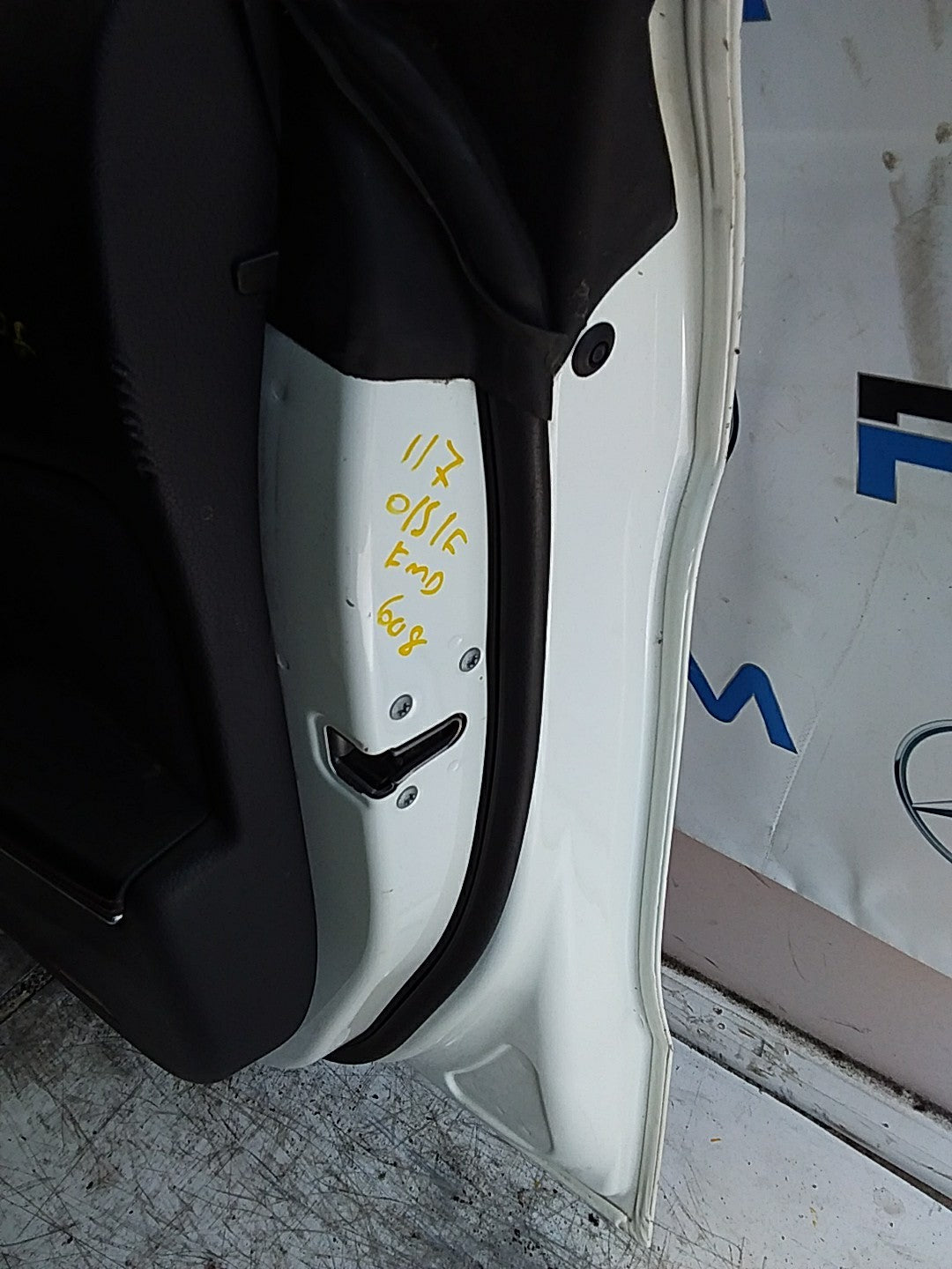 MERCEDES BENZ  CLA C117  DRIVER FRONT DOOR OSF WHITE 2013-19  FMD608