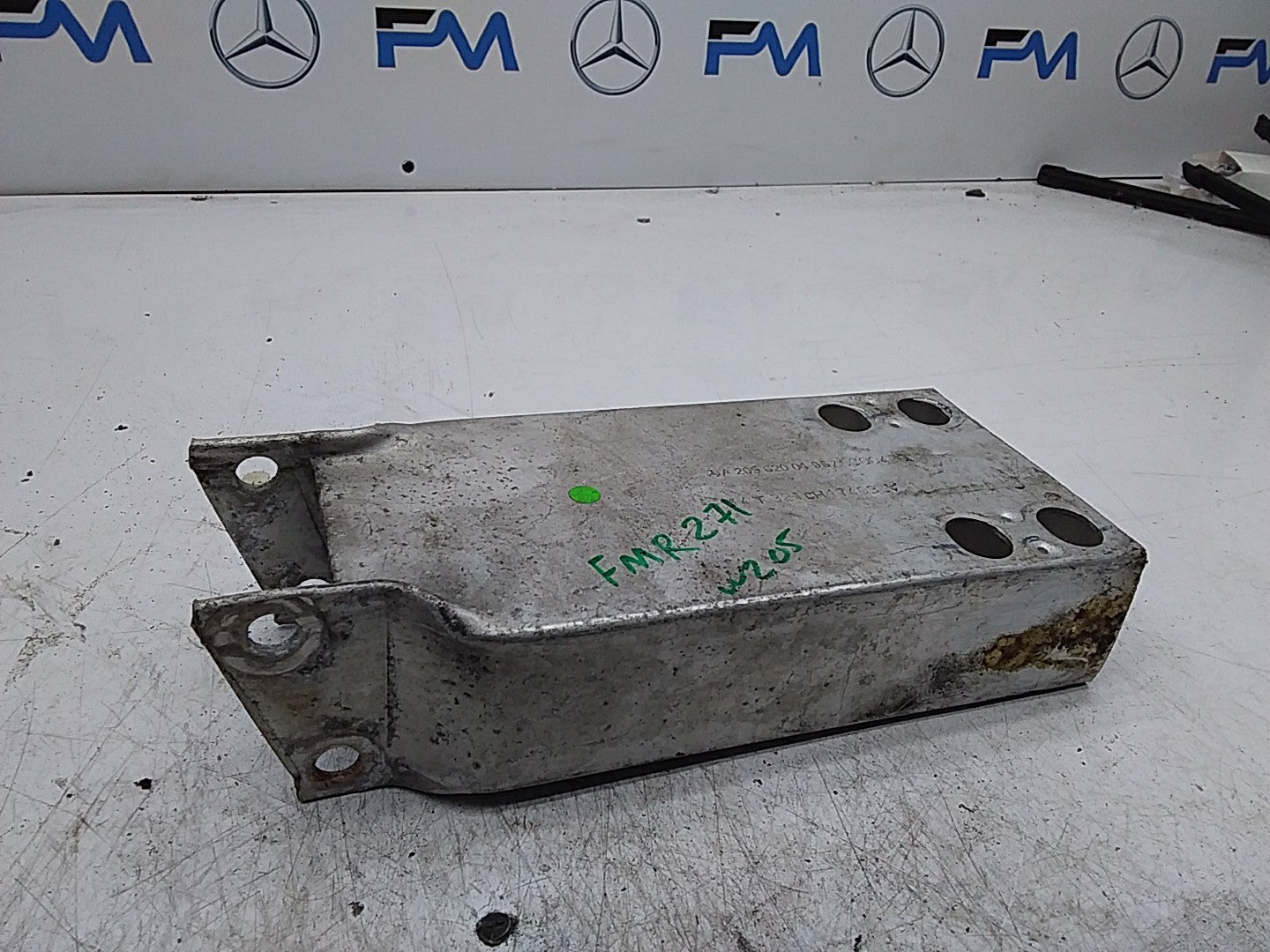 MERCEDES C-CLASS W205 BUMPER REINFORCEMENT BRACKET RIGHT SIDE A2056200495 FMR271