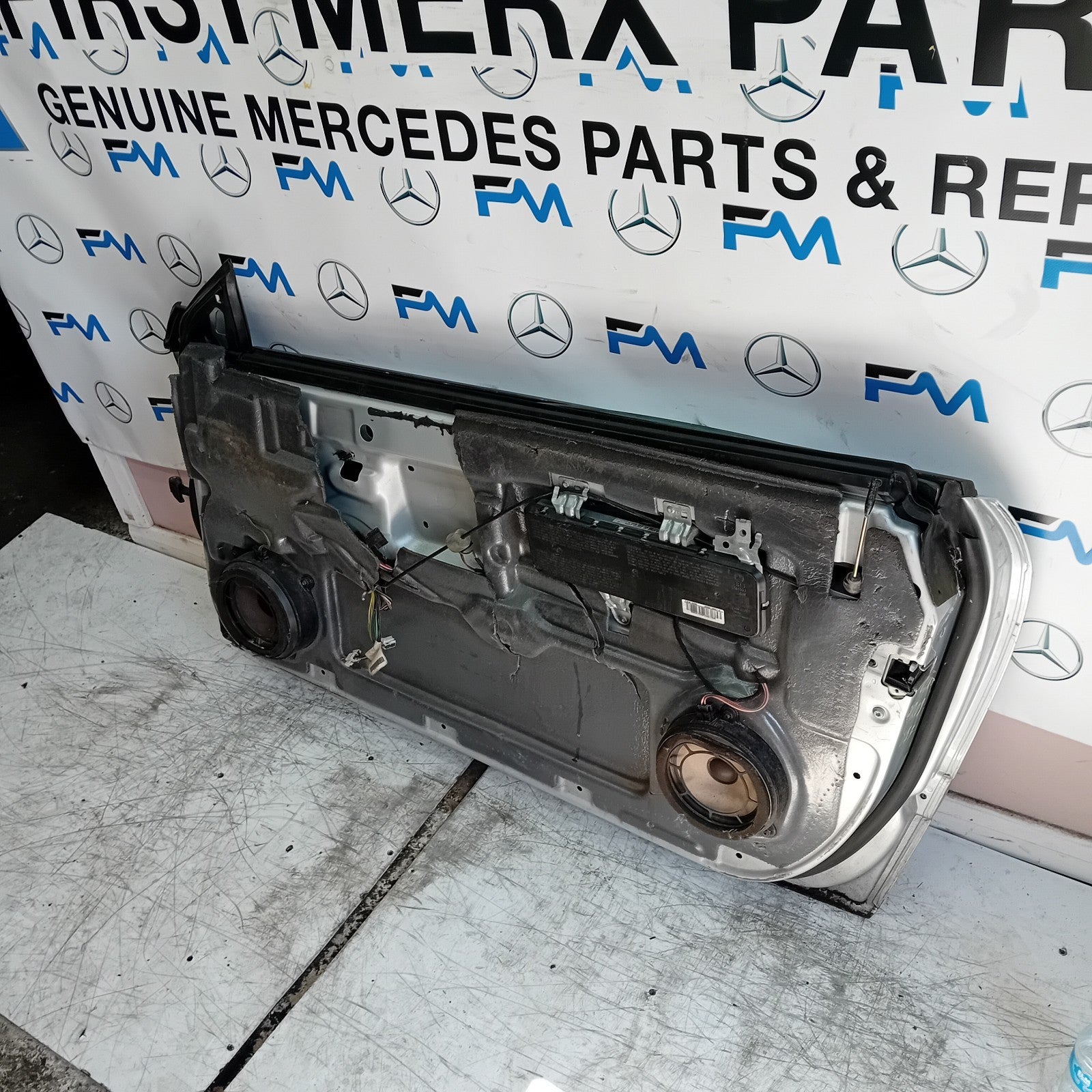 MERCEDES BENZ CLK C209 CP DRIVER FRONT DOOR OSF 2002-09 SILVER COMPLETE FMD362