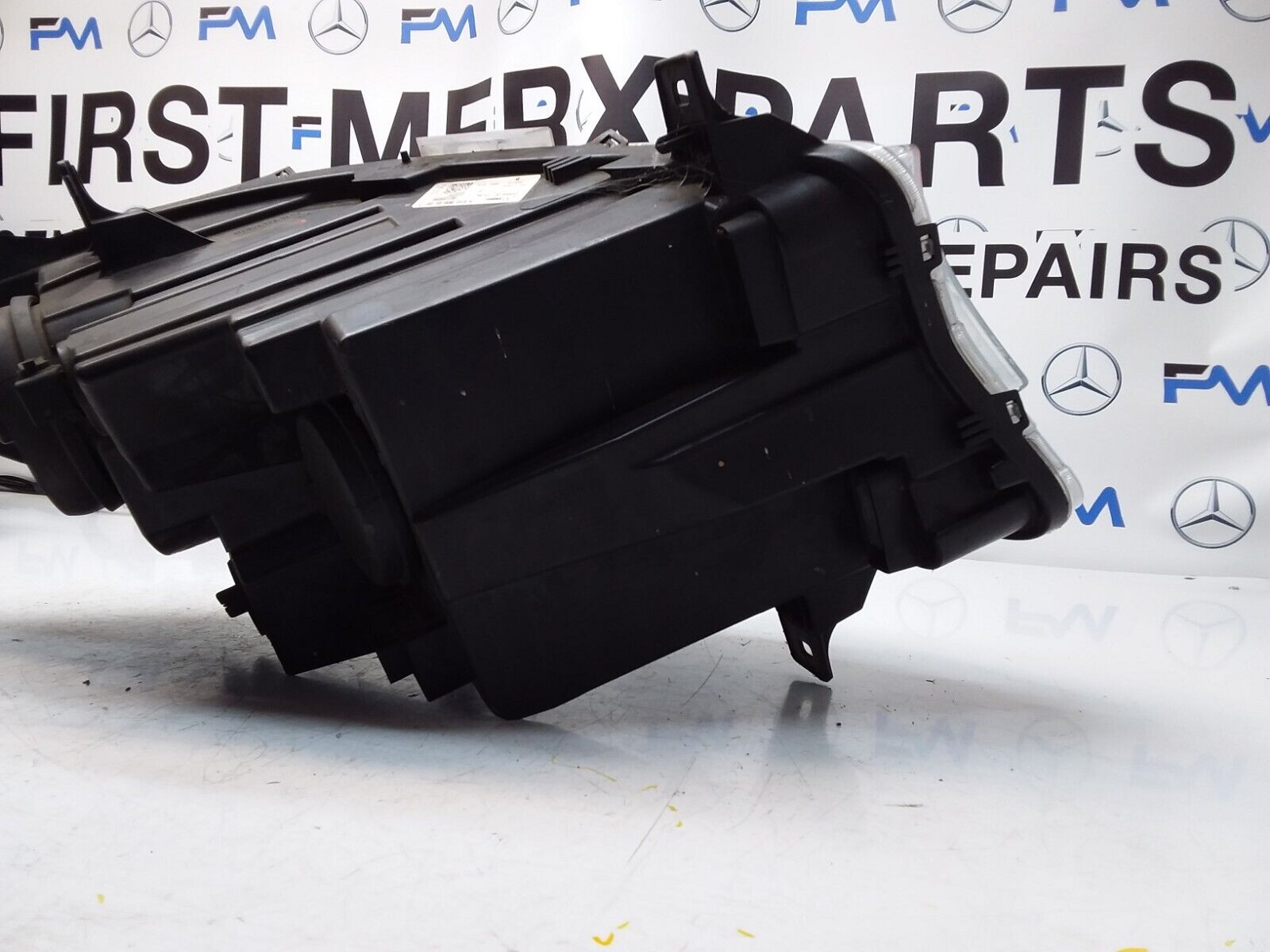 2018 MERCEDES VS30 W910 HEADLIGHT PASSENGER NS A9109060200 FMH111