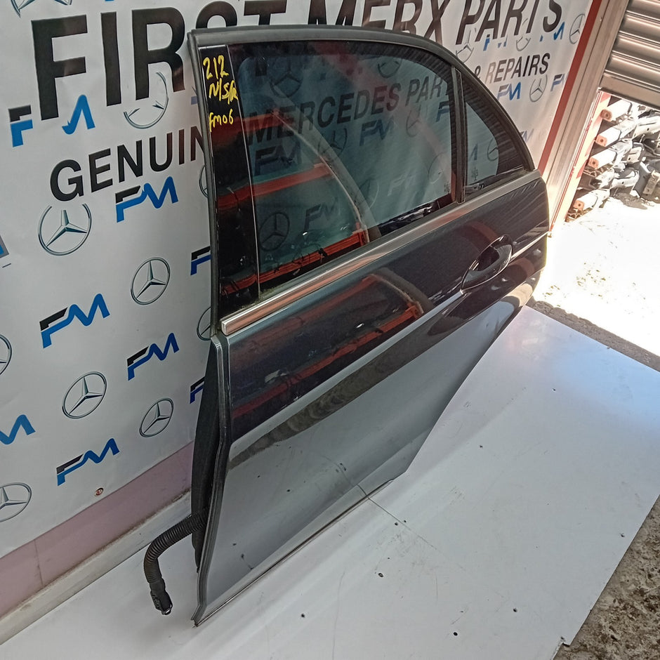 MERCEDES BENZ E-CLASS  W212 PASSENGER SIDE REAR DOOR ( NEAR SIDE REAR ) FM06