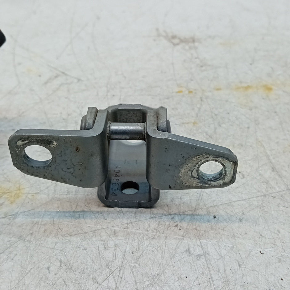 MITSUBISHI OUTLANDER MK3  FRONT DOOR HINGE PANEL E1 A046834 FM001641