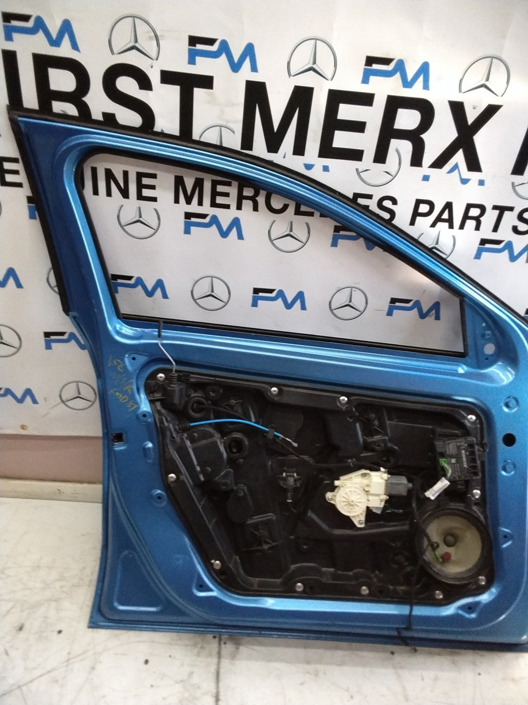MERCEDES BENZ GLA W156 PASSENGER SIDE FRONT DOOR N/S/F GREY & BLUE FMD81