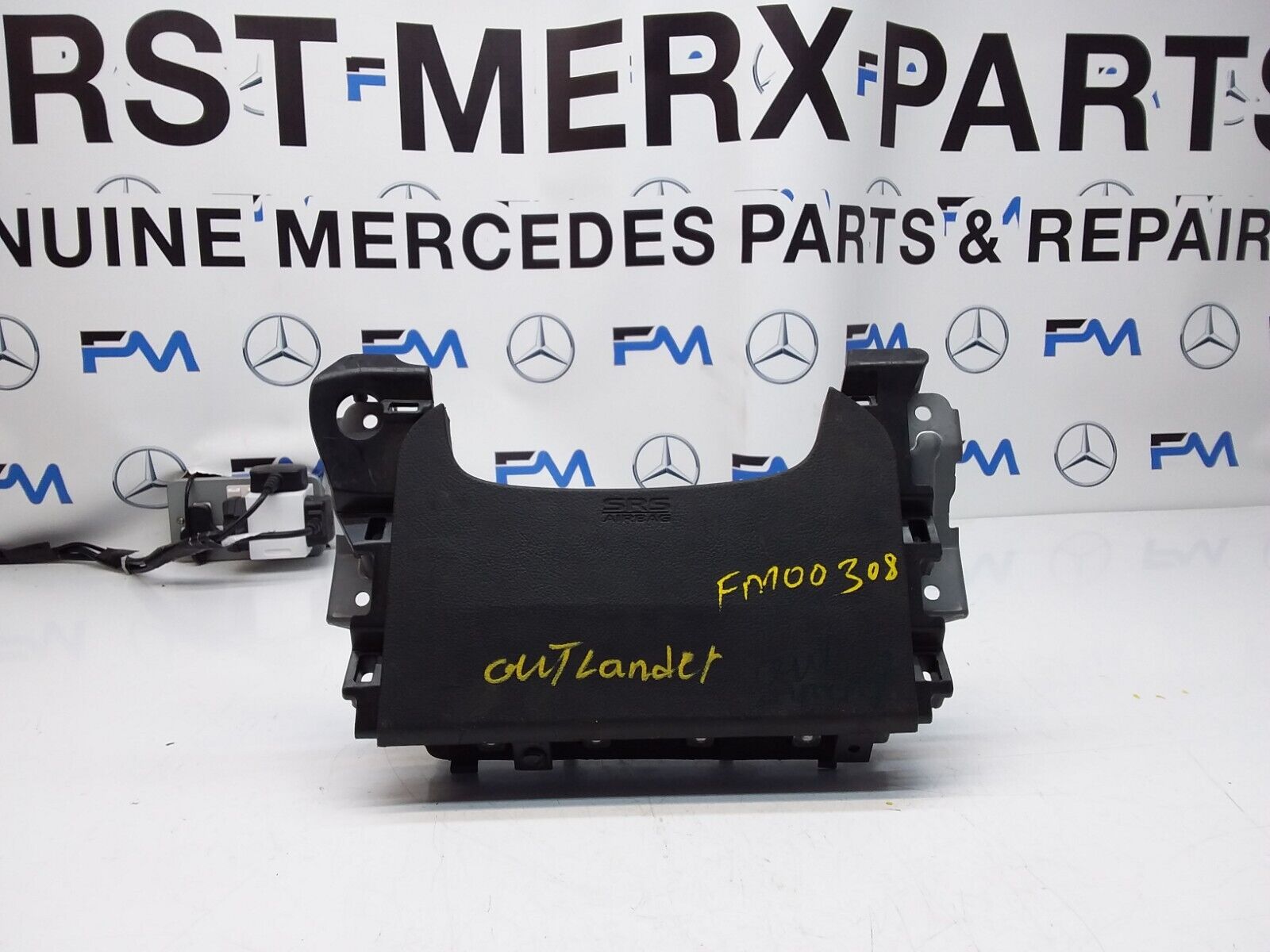 MITSUBISHI OUTLANDER MK3 KNEE AIR SRS BAG RIGHT DRIVER SIDE 7030A-31754 FM00308