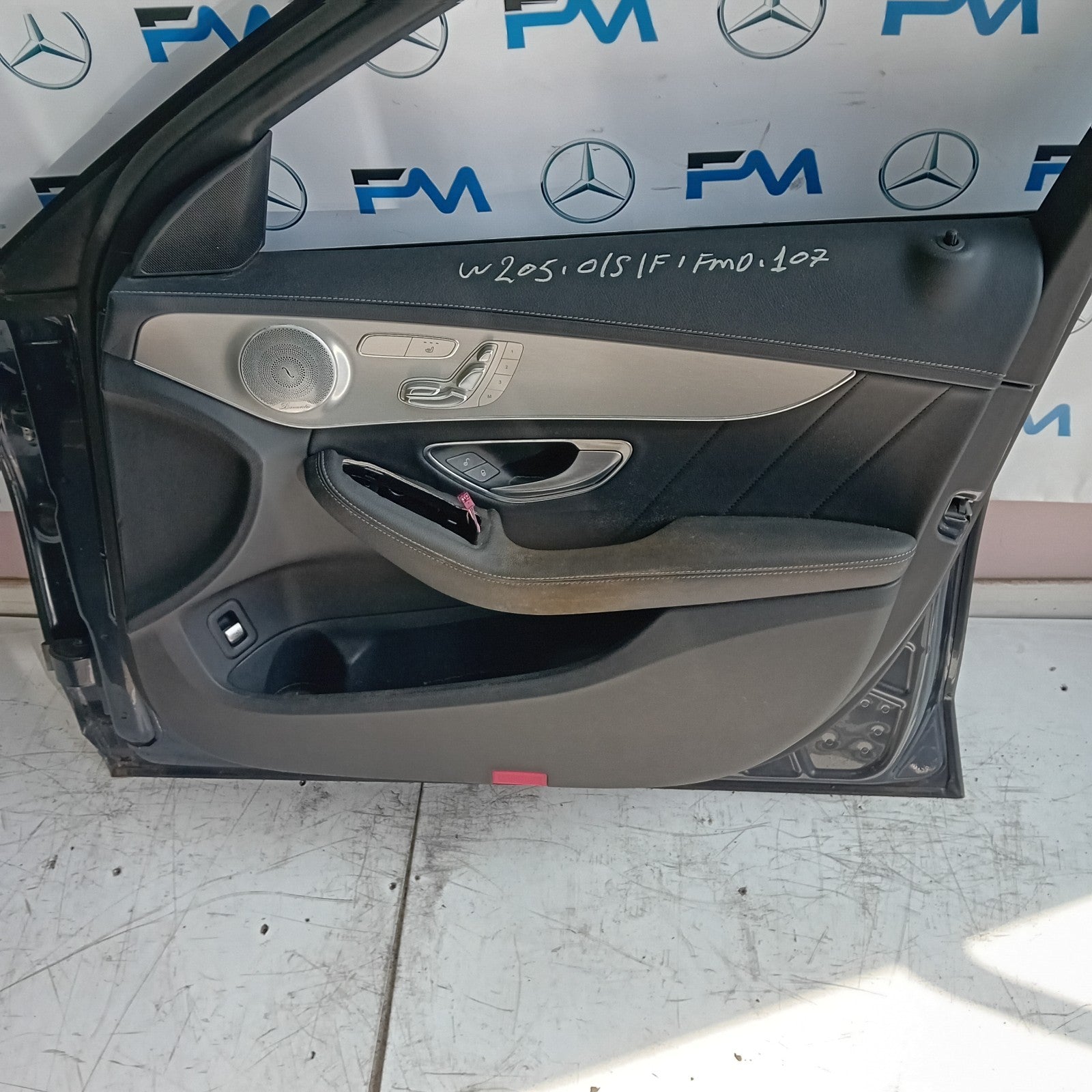 MERCEDES BENZ  C-CLASS W2O5 DRIVER SIDE FRONT DOOR O/S/F COMPLETE GREY FMD107