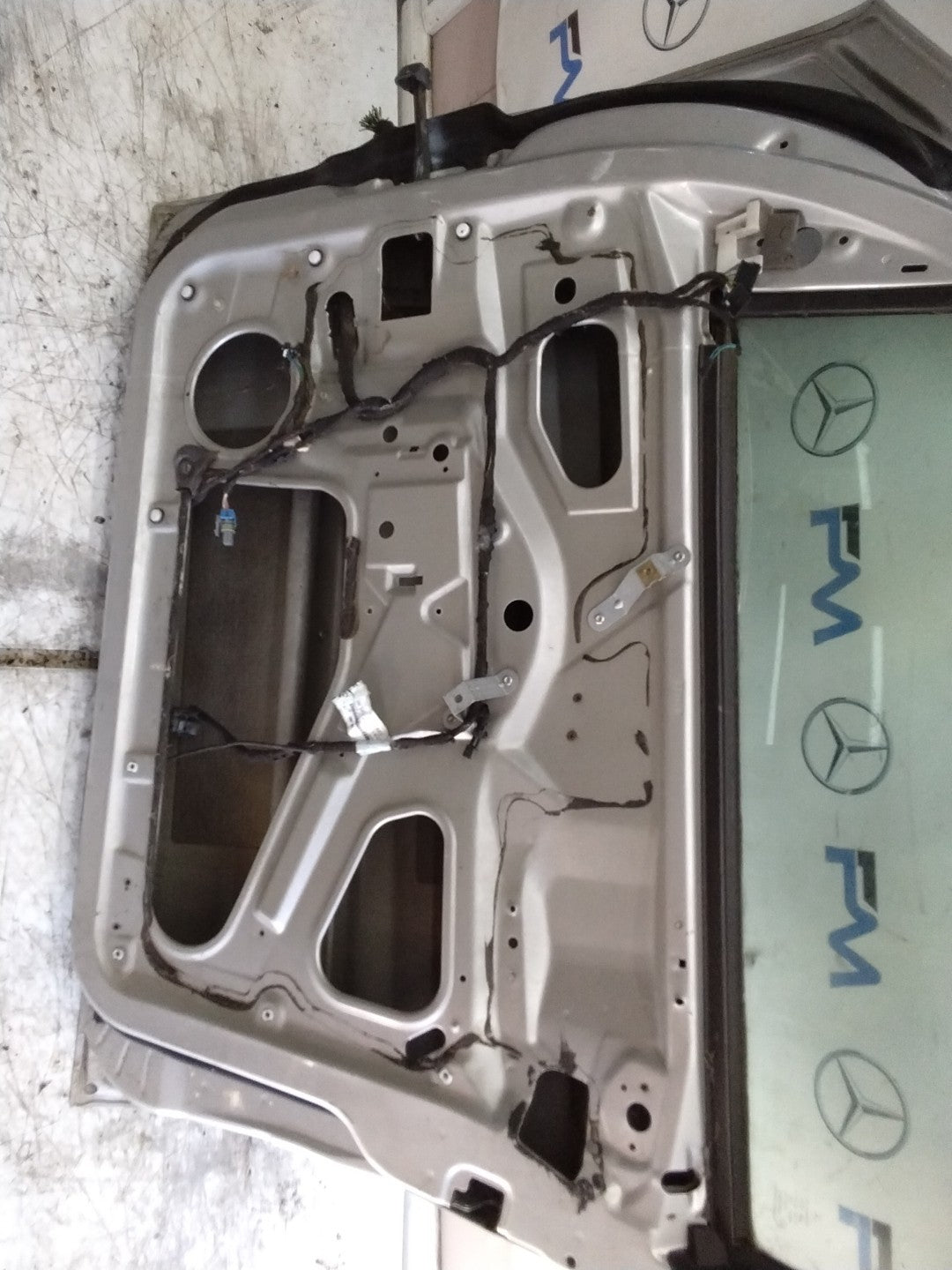 MERCEDES M-CLASS W163  DRIVER FRONT DOOR OSF GREY 1997-05 FMD574