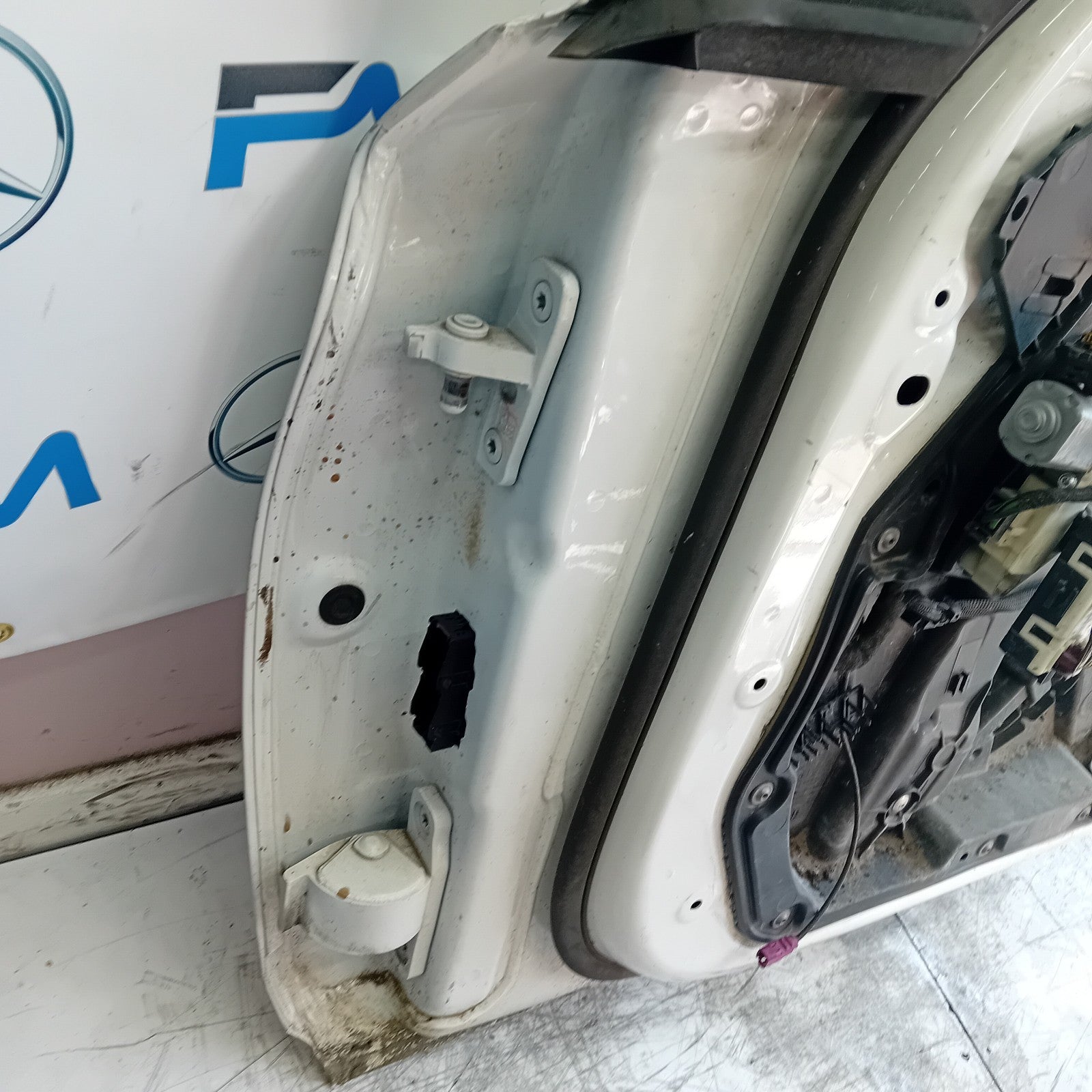 MERCEDES BENZ C-CLASS W205 DRIVER FRONT DOOR OSF 2014 WHITE  FMD507