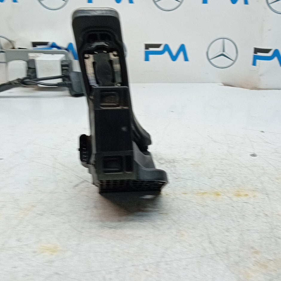 MERCEDES BENZ C-CLASS W205 THROTTLE ACCELERATOR A2053000104 2014 ON FM001560