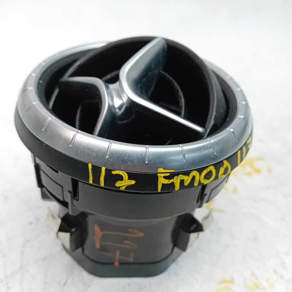 MERCEDES CLA-CLASS W117 DASHBOARD AIR VENT CENTRE SIDE 2015 FM001171