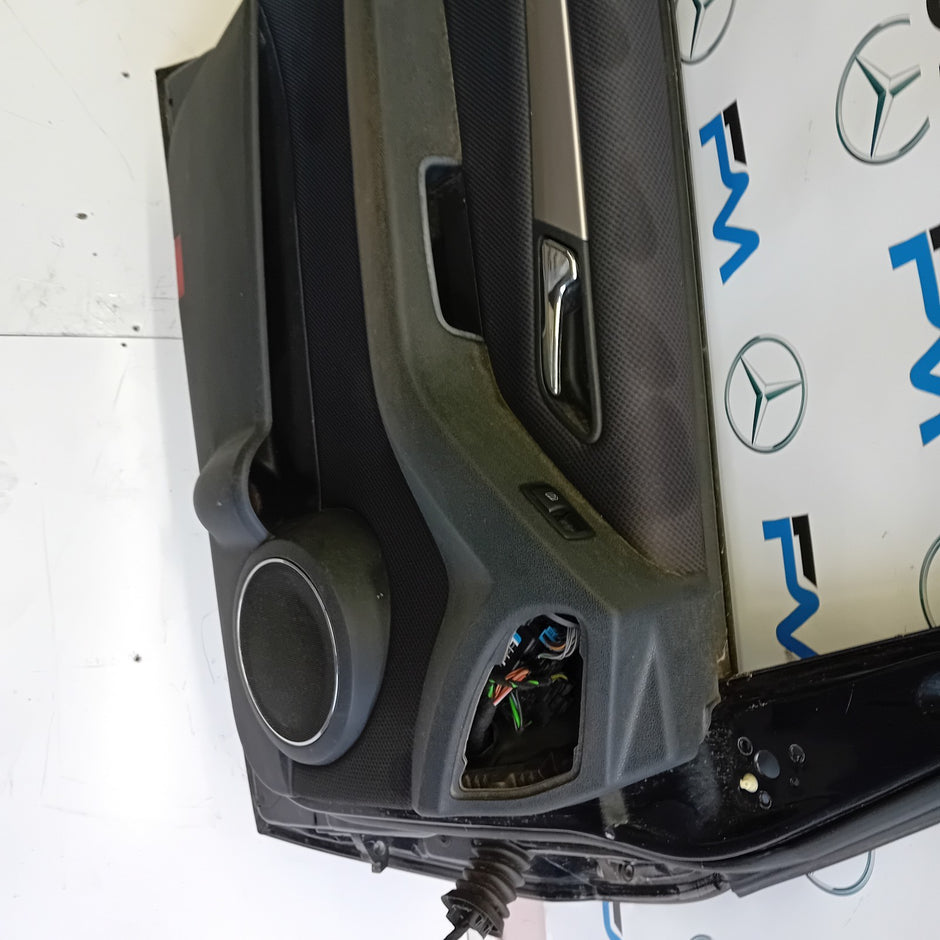 MERCEDES BENZ B CLASS W245 PASSENGER SIDE REAR DOOR ( NEAR SIDE REAR ) FM012