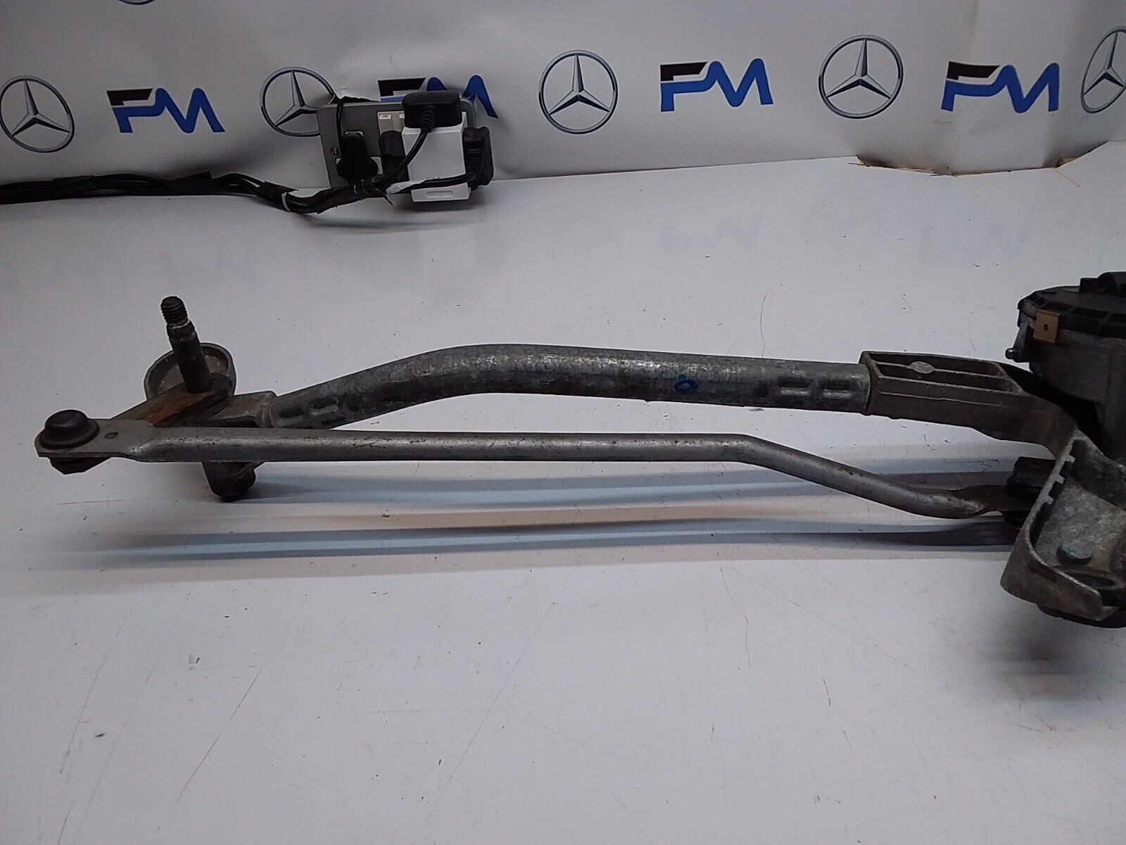 MERCEDES C-CLASS WIPER MOTOR & LINKAGE FRONT A2048201140 W204 2010-2015 FM00202