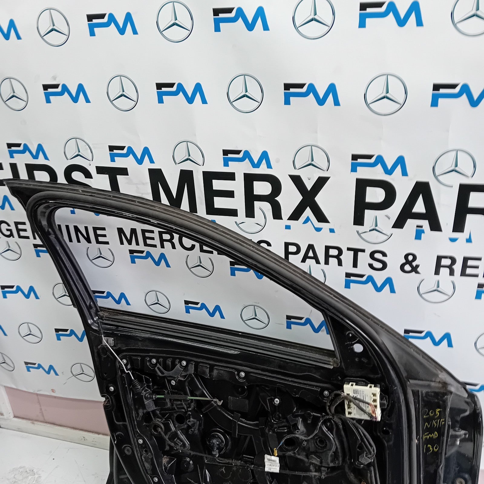 MERCEDES BENZ C-CLASS W205 PASSENGER SIDE FRONT DOOR N/S/F  BLACK FMD130