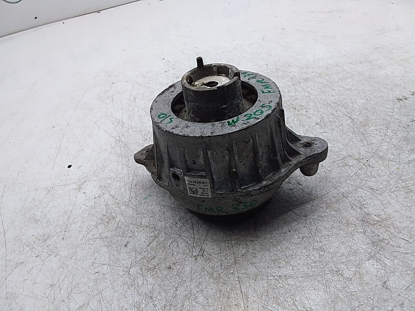 MERCEDES BENZ  C-CLASS W205  ENGINE MOUNT RIGHT OS A2052406517 FMR330
