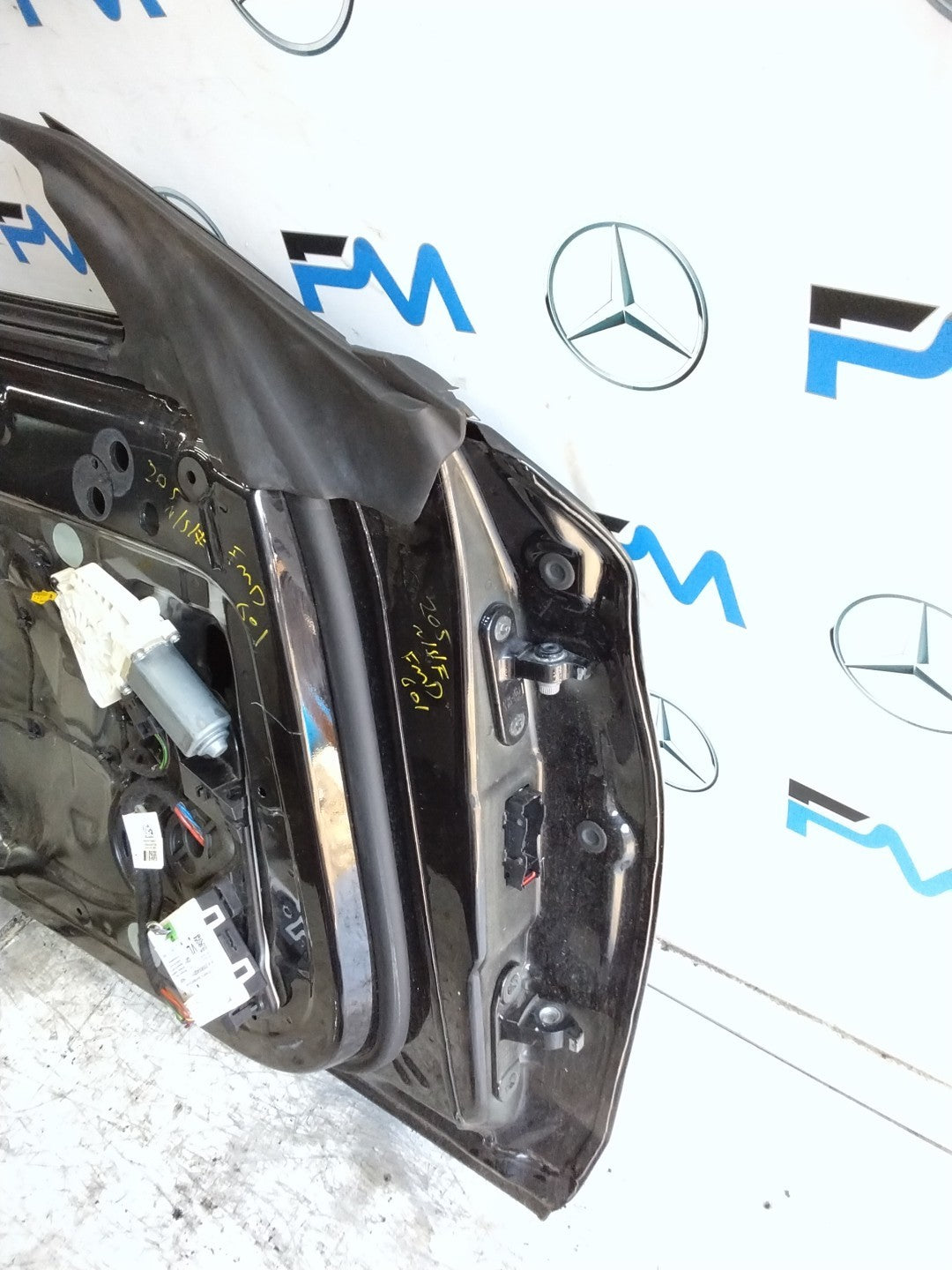 MERCEDES BENZ  C-CLS W205  PASSENGER FRONT DOOR NSF BLACK 2014-21  FMD601