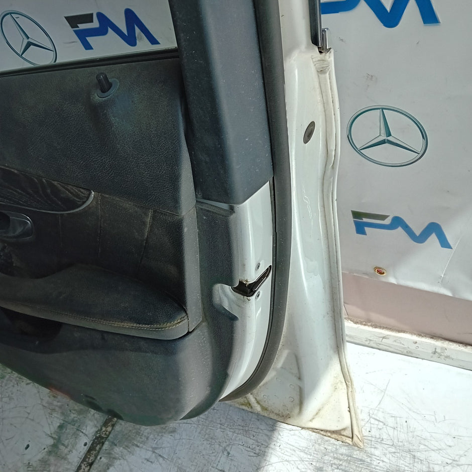 MEECEDS C-CLASS W205 DRIVER FRONT DOOR OSF WHITE 2014 ON COMPLETE FMD400