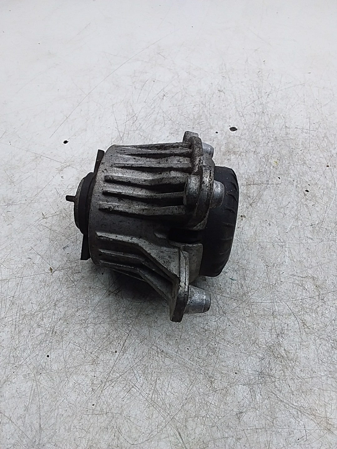 MERCEDES BENZ  C-CLASS W205  ENGINE MOUNT LEFT NS A2052406417 FMR318
