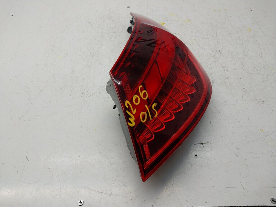 MERCEDES-BENZ C CLASS DRIVER TAIL LIGHT RIGHT Saloon 22-24 A2069068901 FMT12