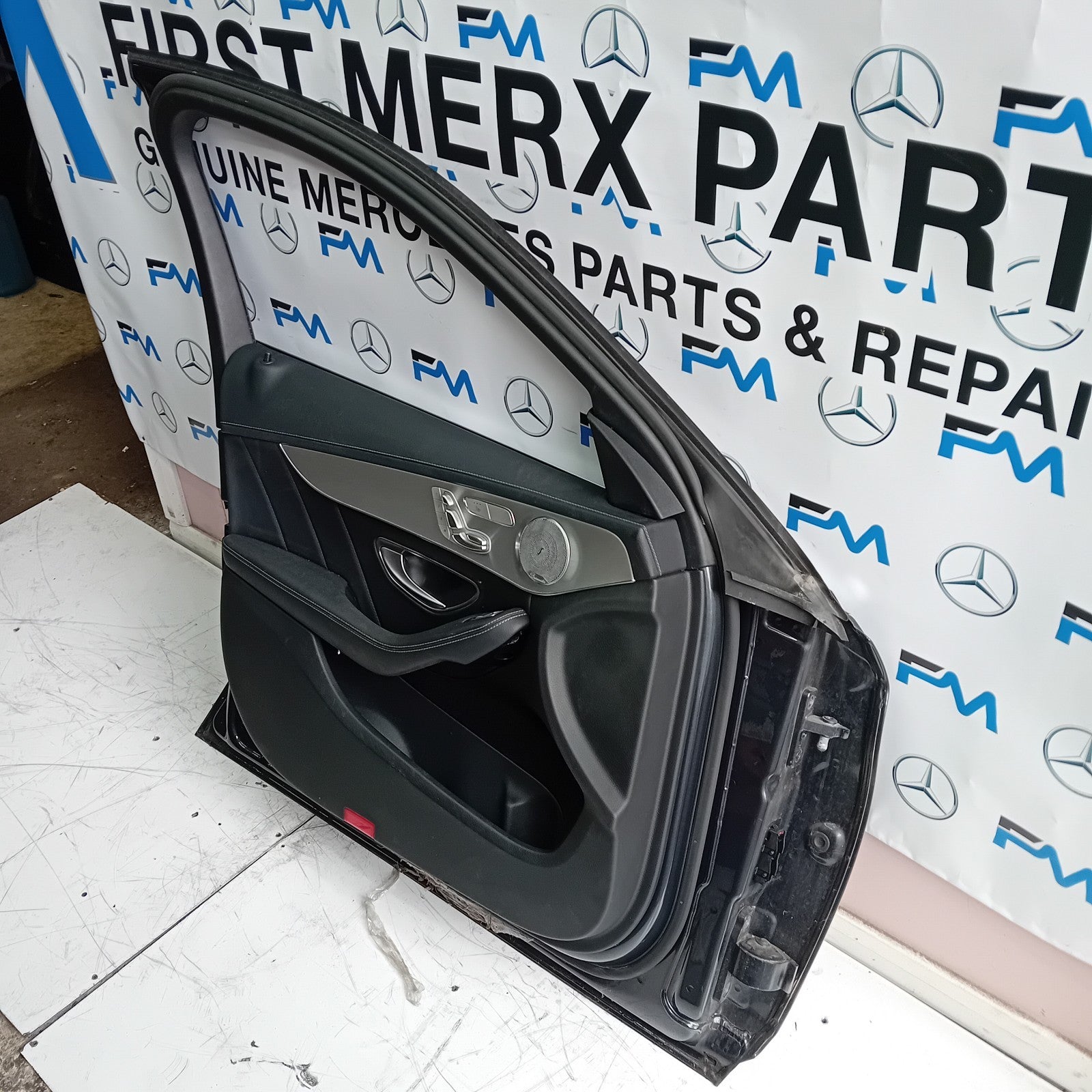 MERCEDES BENZ C-CLASS W205 PASSENGER SIDE FRONT DOOR N/S/F COMPLETE FMD44