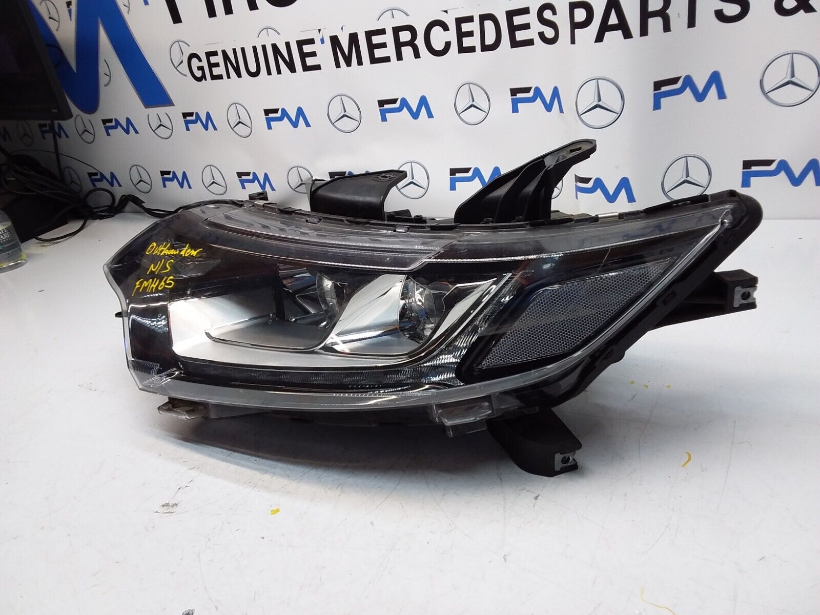 MITSUBISHI OUTLANDER MK3 2015 HEADLIGHT PASSENGER SIDE LEFT L0094N 08V2 FMH65