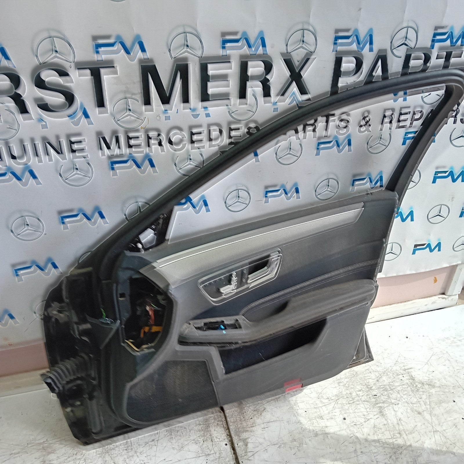 MERCEDES BENZ E-CLASS W212 DRIVER FRONT DOOR OSF BLACK 2009-16 COMPLETE FMD226