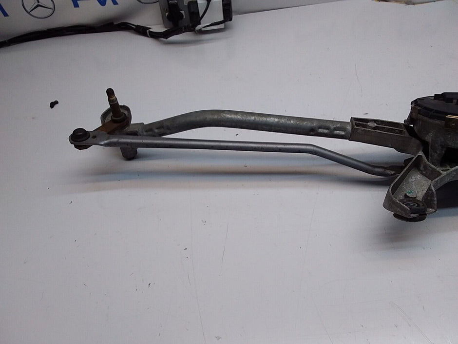 MERCEDES C-CLASS WIPER MOTOR & LINKAGE FRONT A2048201140 W204 2010-2015 FM00200