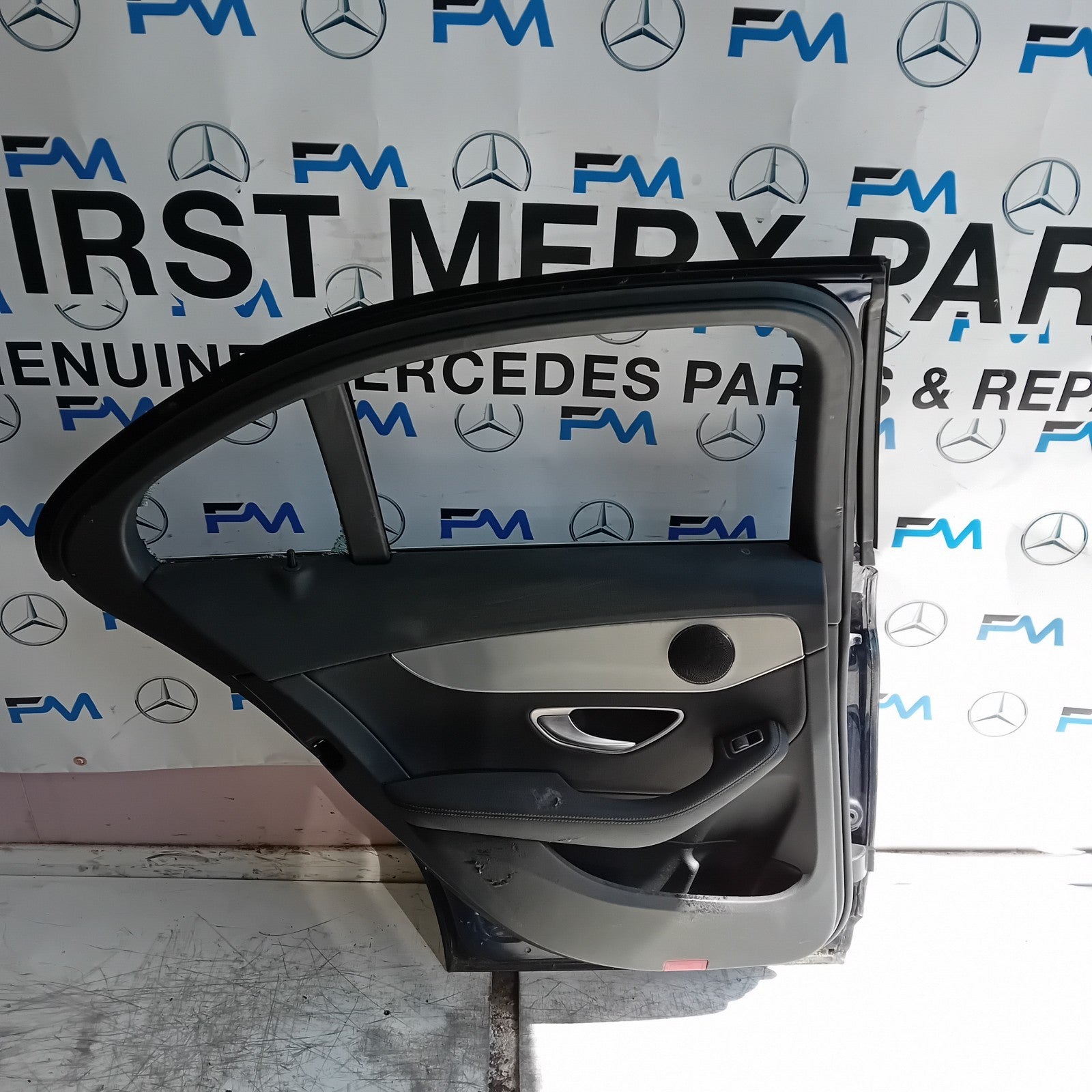 MERCEDES C-CLASS W205 SLN DRIVER REAR DOOR OSR BLUE 2014 ON COMPLETE FMD432