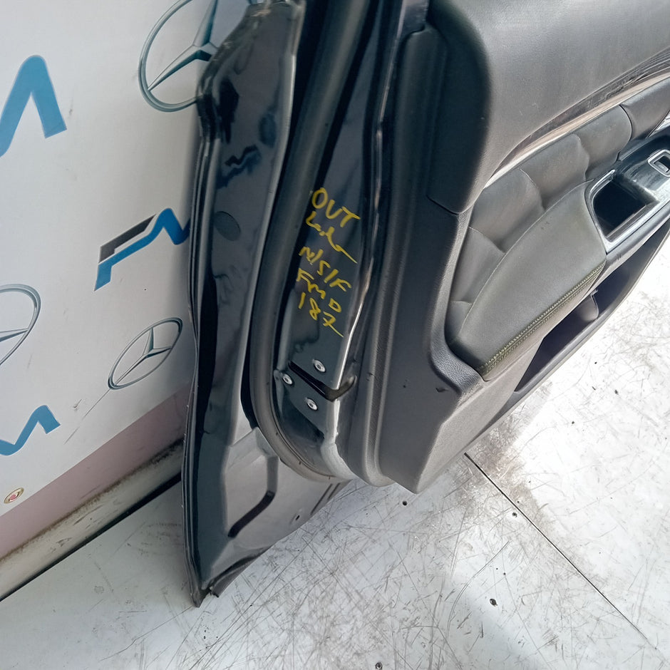 MITSUBISH OUTLANDER MK3 PASSENGER FRONT DOOR NSF BLACK 2013 COMPLETE FMD187