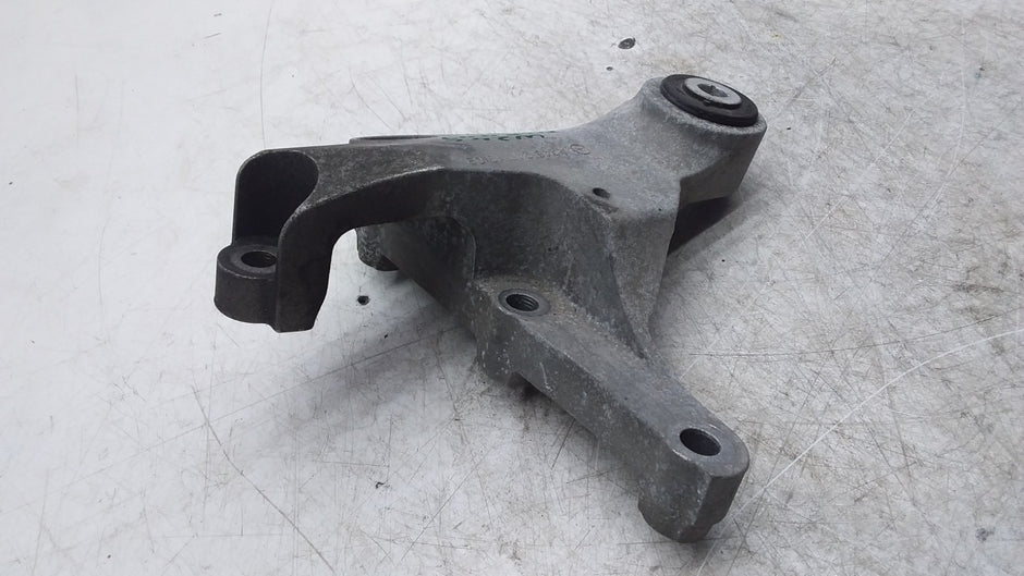 MERCEDES BENZ A-CLS W176 ENGINE MOUNTING BRACKET A2462401809 FMR449