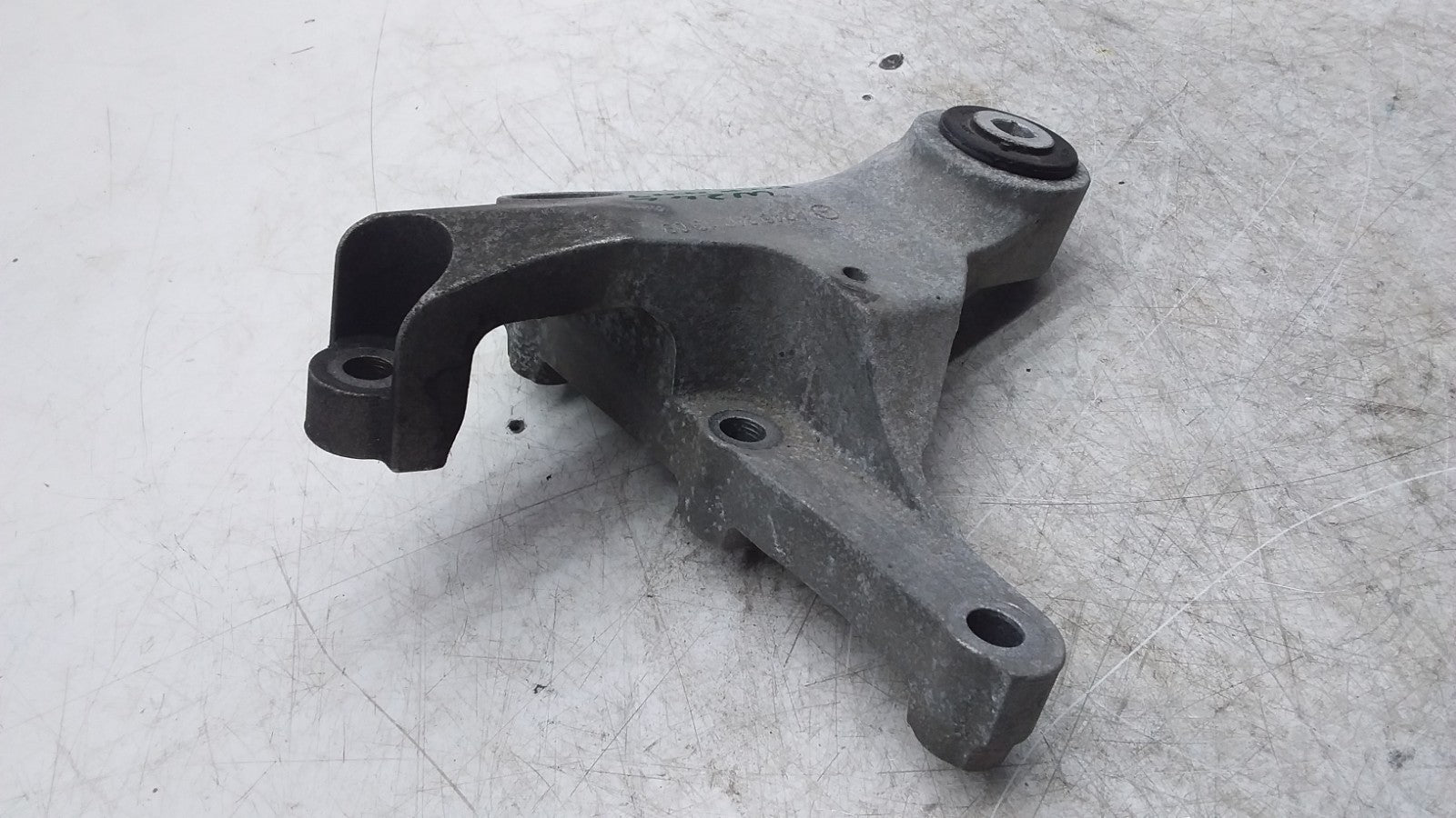 MERCEDES BENZ A-CLS W176 ENGINE MOUNTING BRACKET A2462401809 FMR449