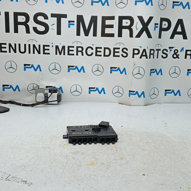 MERCEDES BENZ  E-CLASS  W213 FUSE RELAY JUNCTION BOX  A2135406200  FM001269