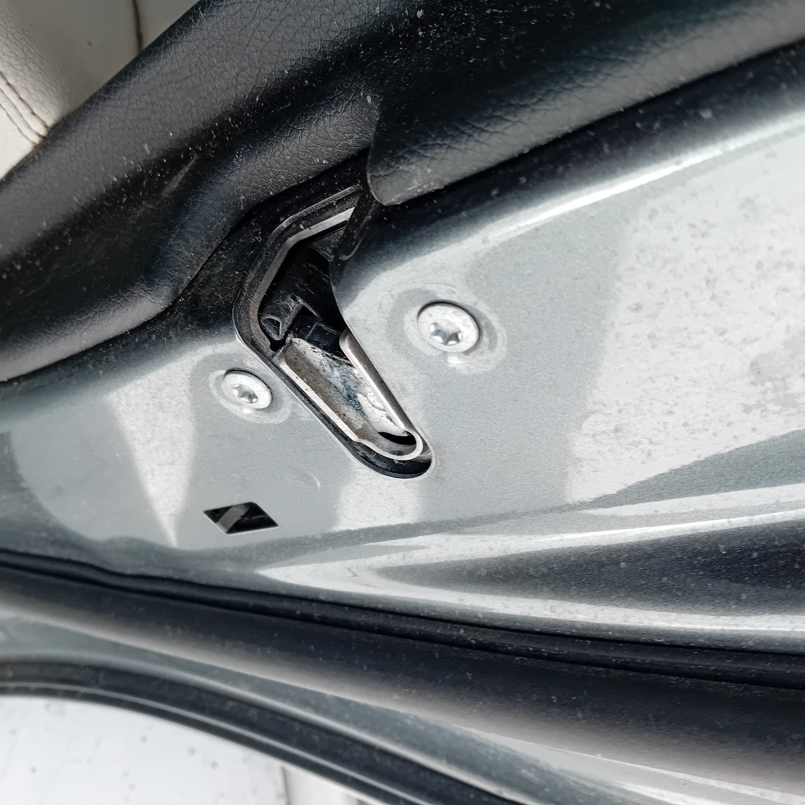 MERCEDES BENZ  C-CLASS W2O5 DRIVER SIDE REAR DOOR O/S/R COMPLETE GREY FMD108
