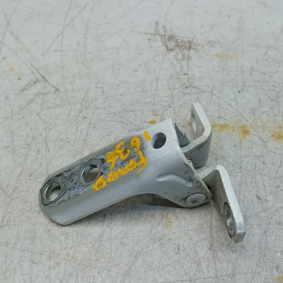 MITSUBISHI OUTLANDER MK3  FRONT DOOR HINGE PANEL A523 A046834 FM001636