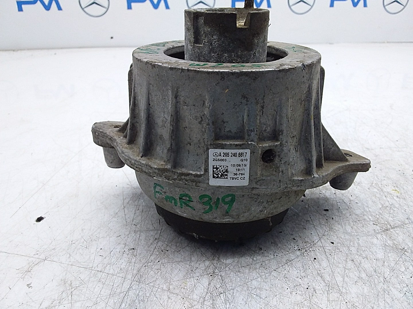 MERCEDES BENZ  C-CLASS W205  ENGINE MOUNT LEFT NS A2052406617 FMR319