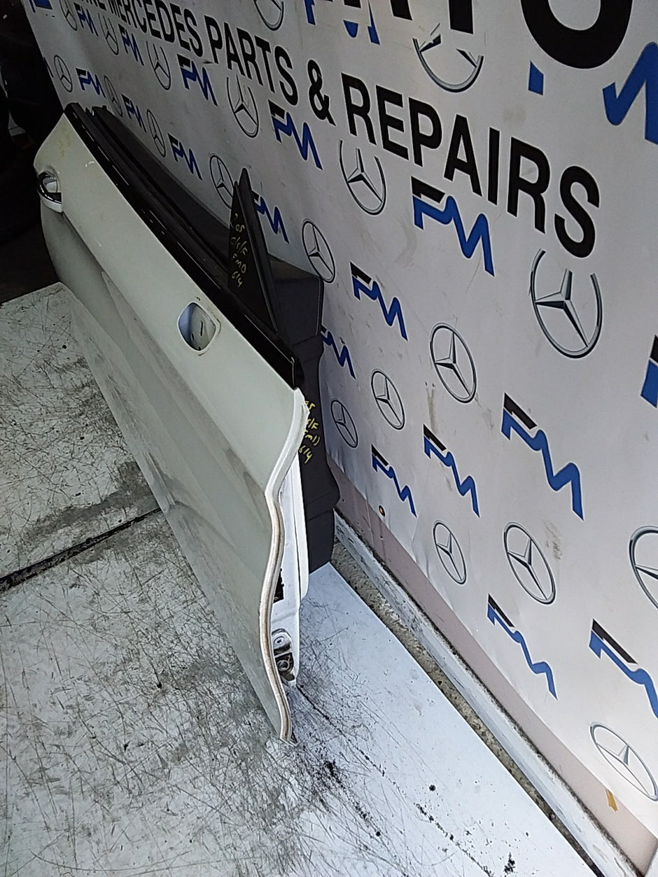 MERCEDES C-CLS C205  PASSENGER FRONT DOOR OSF WHITE 2016 ONWARDS COMPLETE FMD614