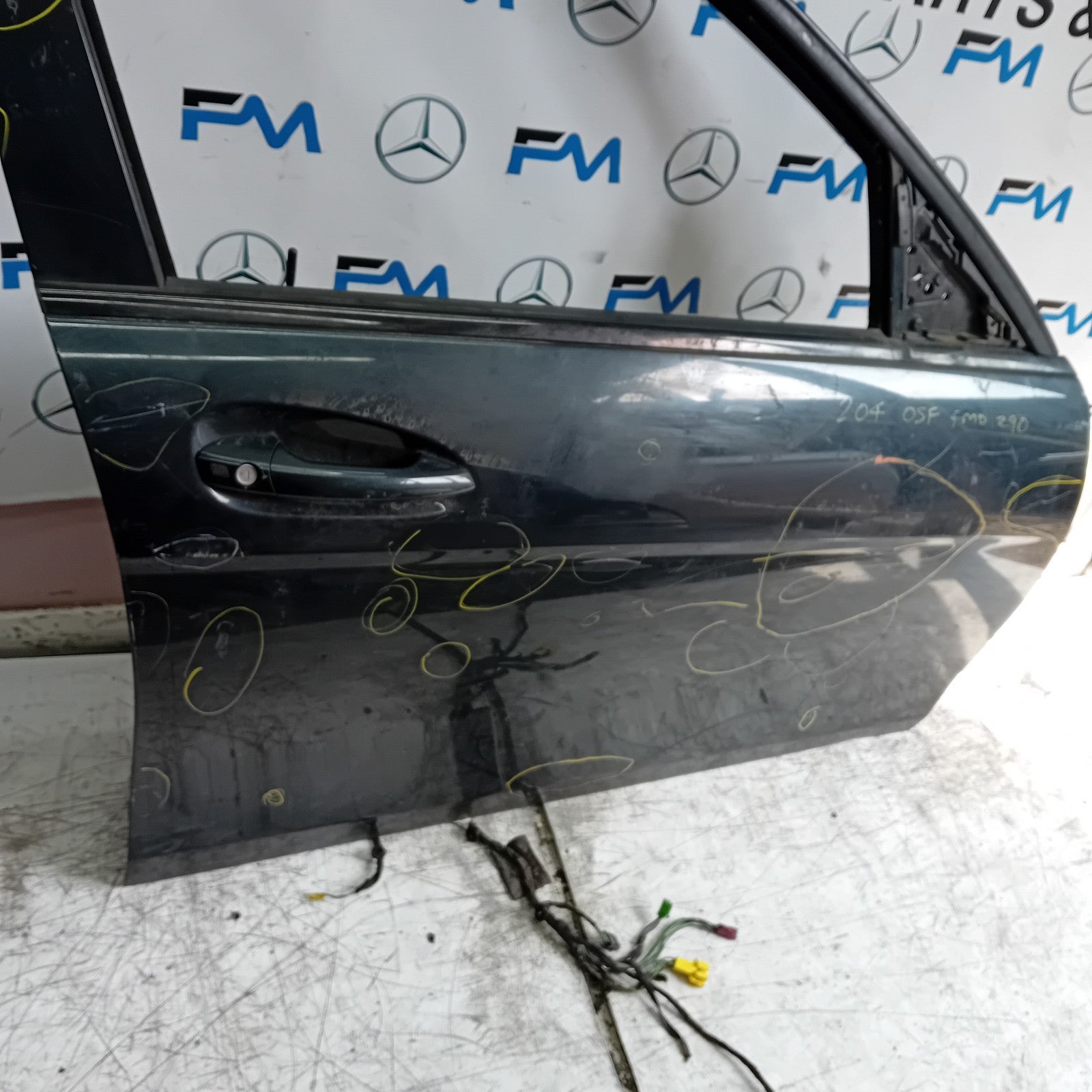 MERCEDES BEBZ C-CLASS W204 DRIVER SIDE FRONT DOOR OSF FMD290