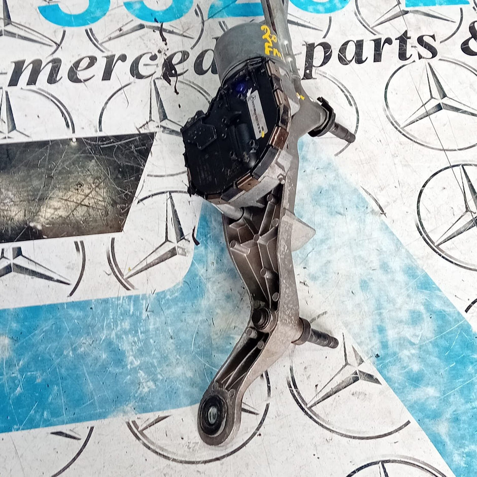 MERCEDES BENZ C-CLASS W205 2014-2018 FRONT WIPER MOTOR AND LINKAGE A2058200940