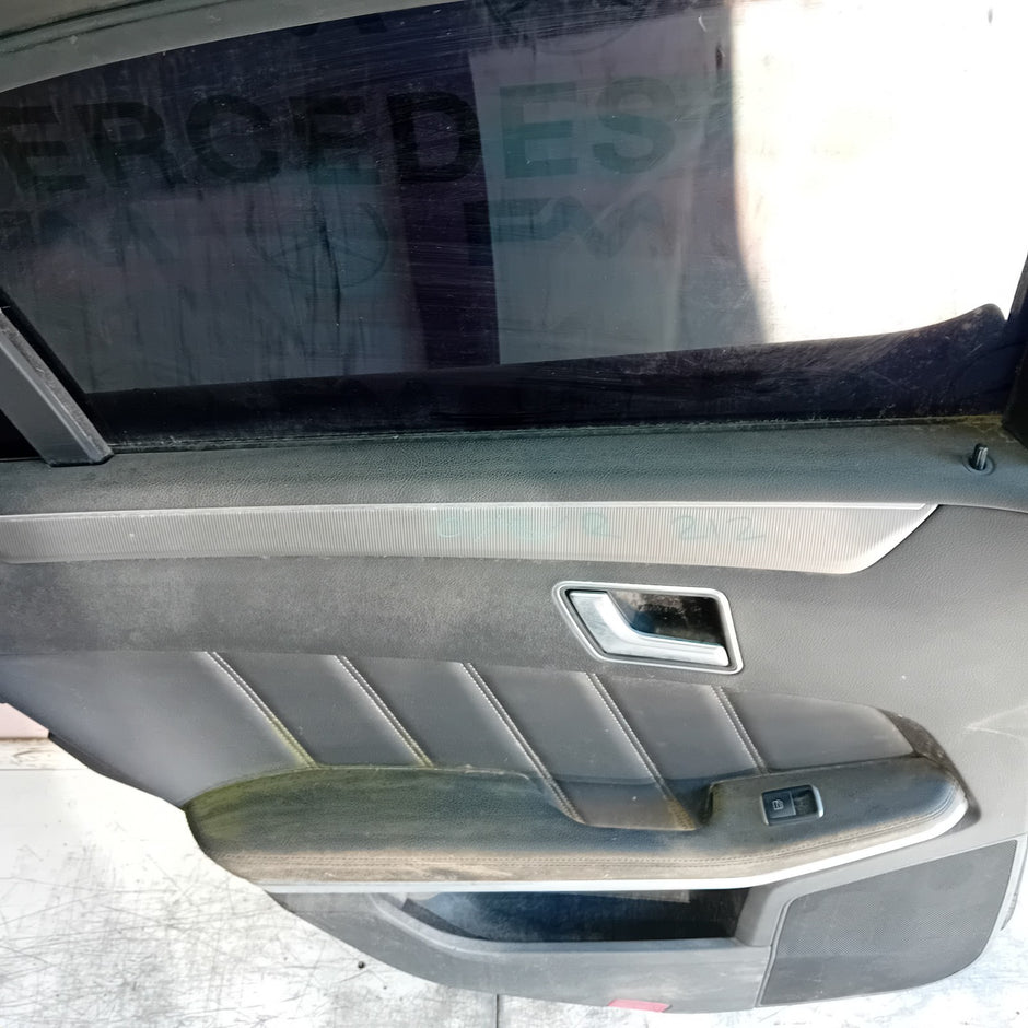 MERCEDES E-CLASS W212 SLN PASSENGER REAR DOOR NSR BLACK 2013 COMPLETE FMD480