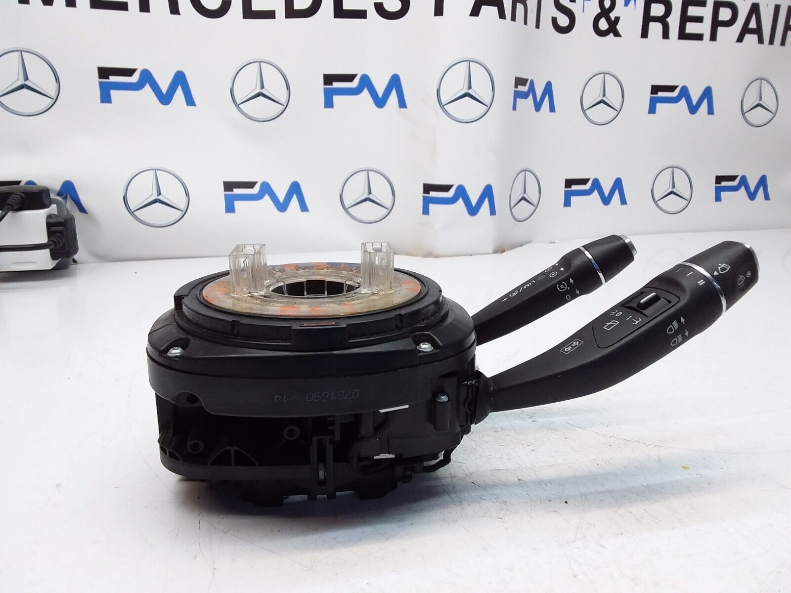Mercedes  GLA W156 INDICATOR/WIPER GEAR SELECT + SQUIB  2014 FM00543