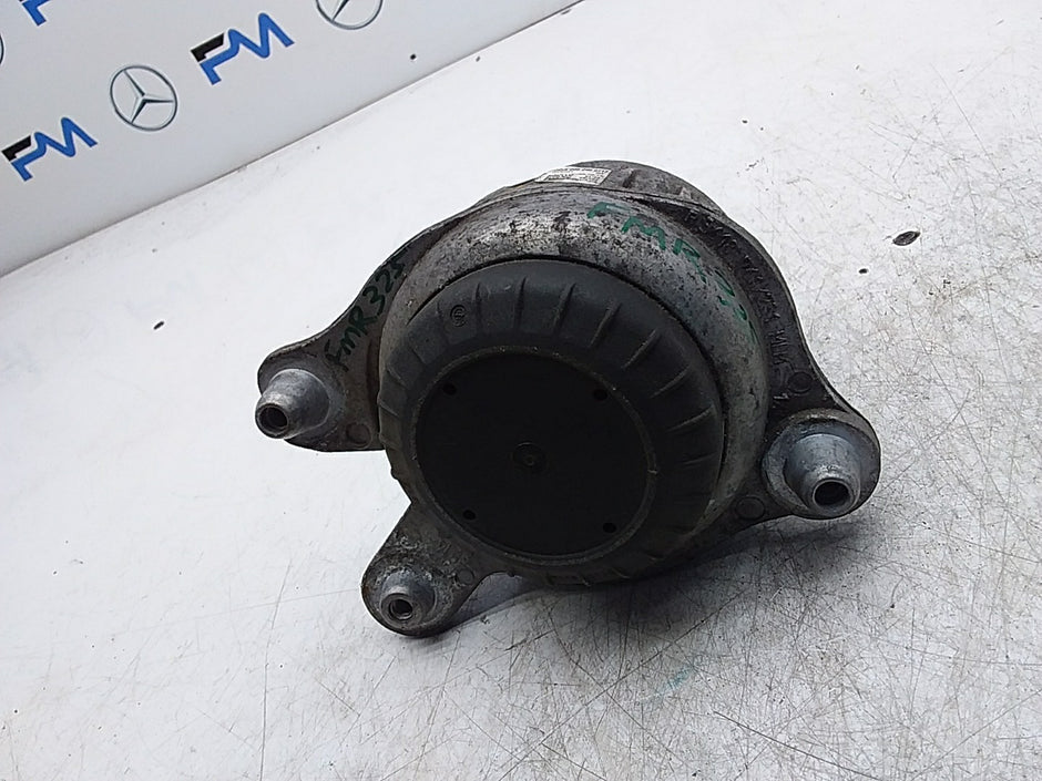 MERCEDES BENZ  C-CLASS W205  ENGINE MOUNT RIGHT OS A2052406717 FMR325