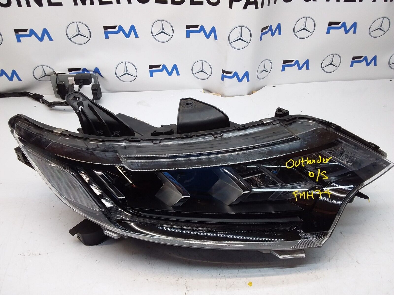 MITSUBISHI OUTLANDER MK3 2015 HEADLIGHT DRIVER SIDE RIGHT R0094N 090U FMH74