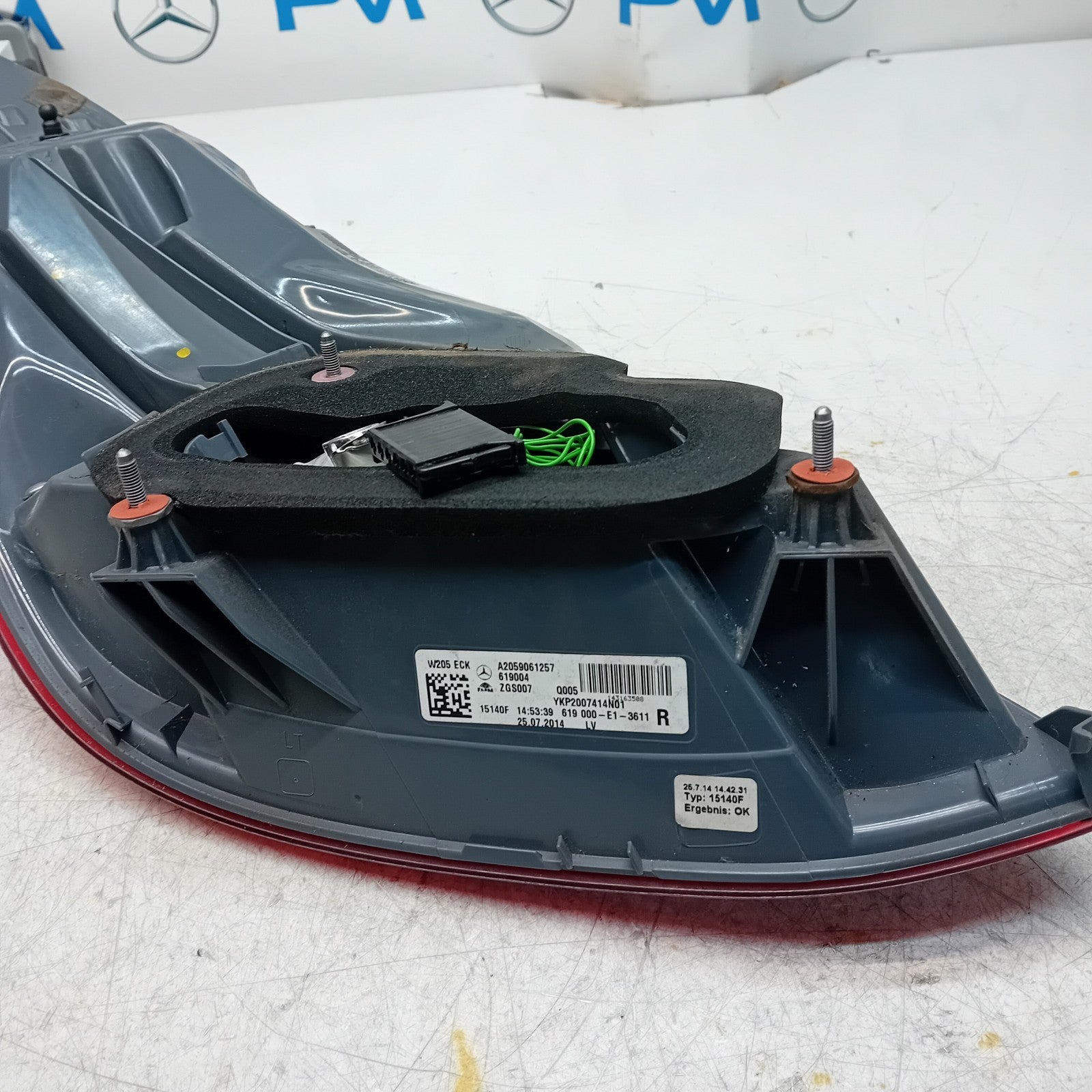 MERCEDES C-CLASS W205 DRIVER SIDE RIGHT REAR TAIL LIGHT 2014 A2059061257 FMT309